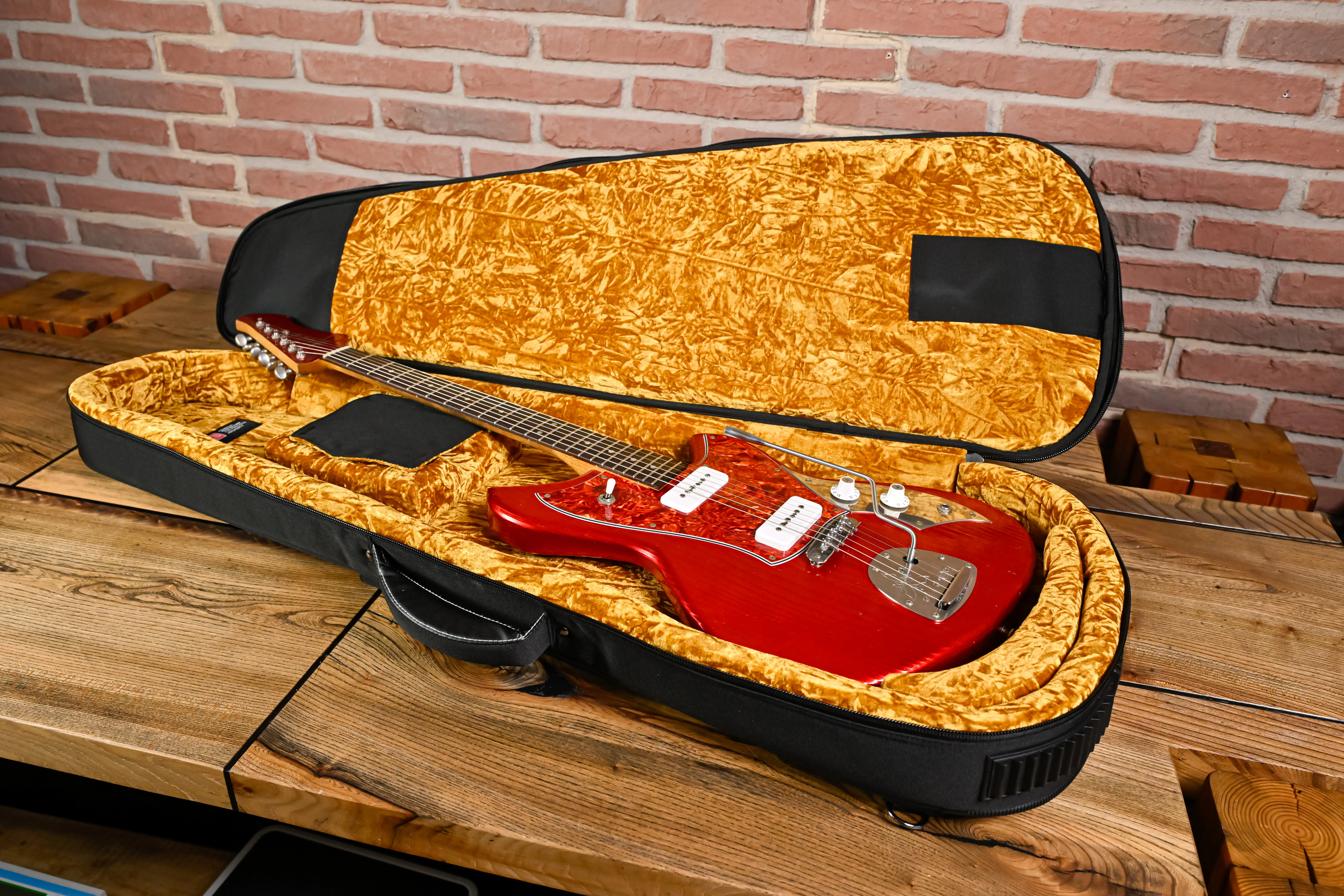 Serus J Candy Apple Red - 4-Ply T-Shell Light Distress