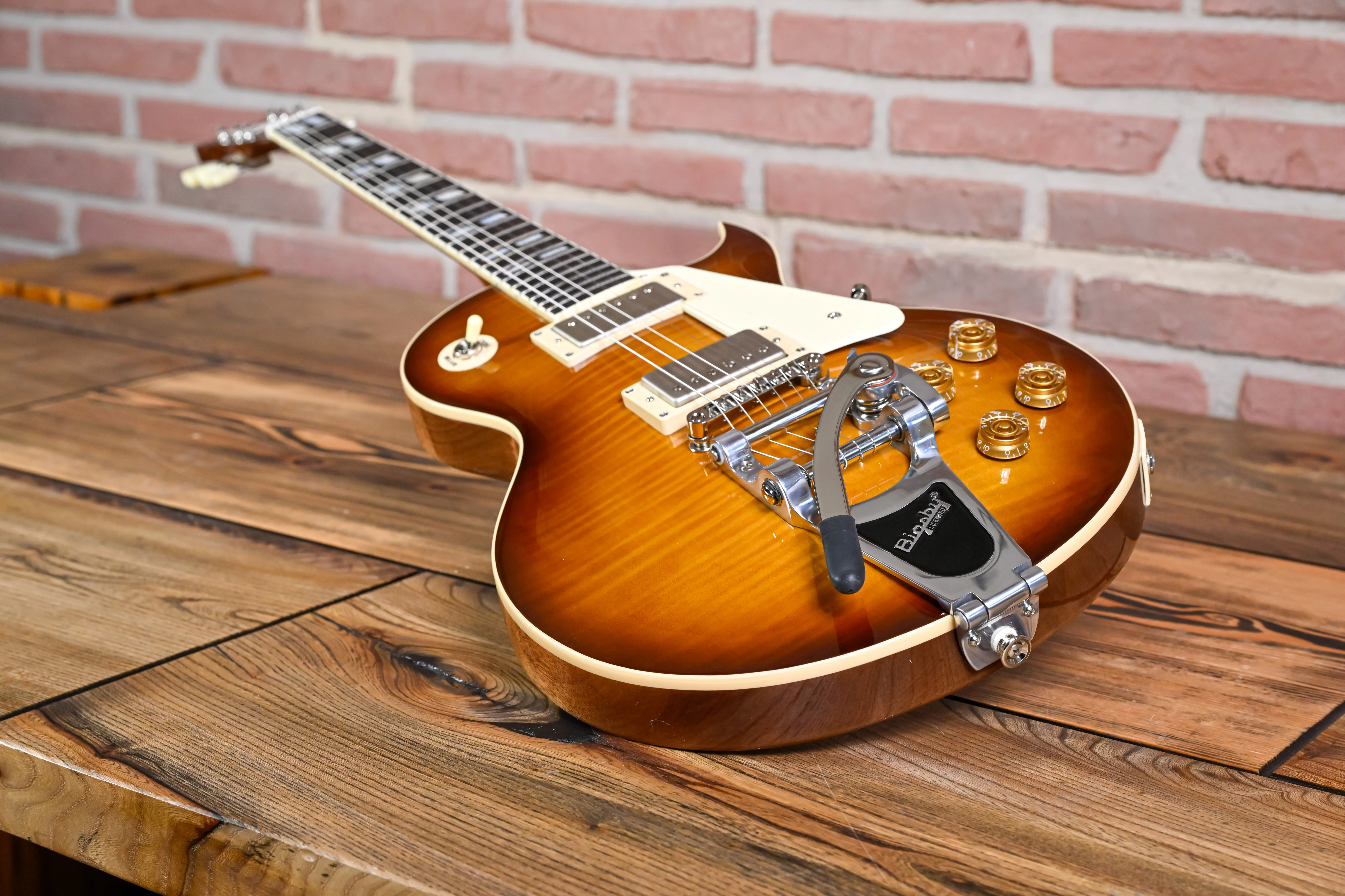 CR Fleetwood Amber Burst B7 Bigsby E-Gitarre