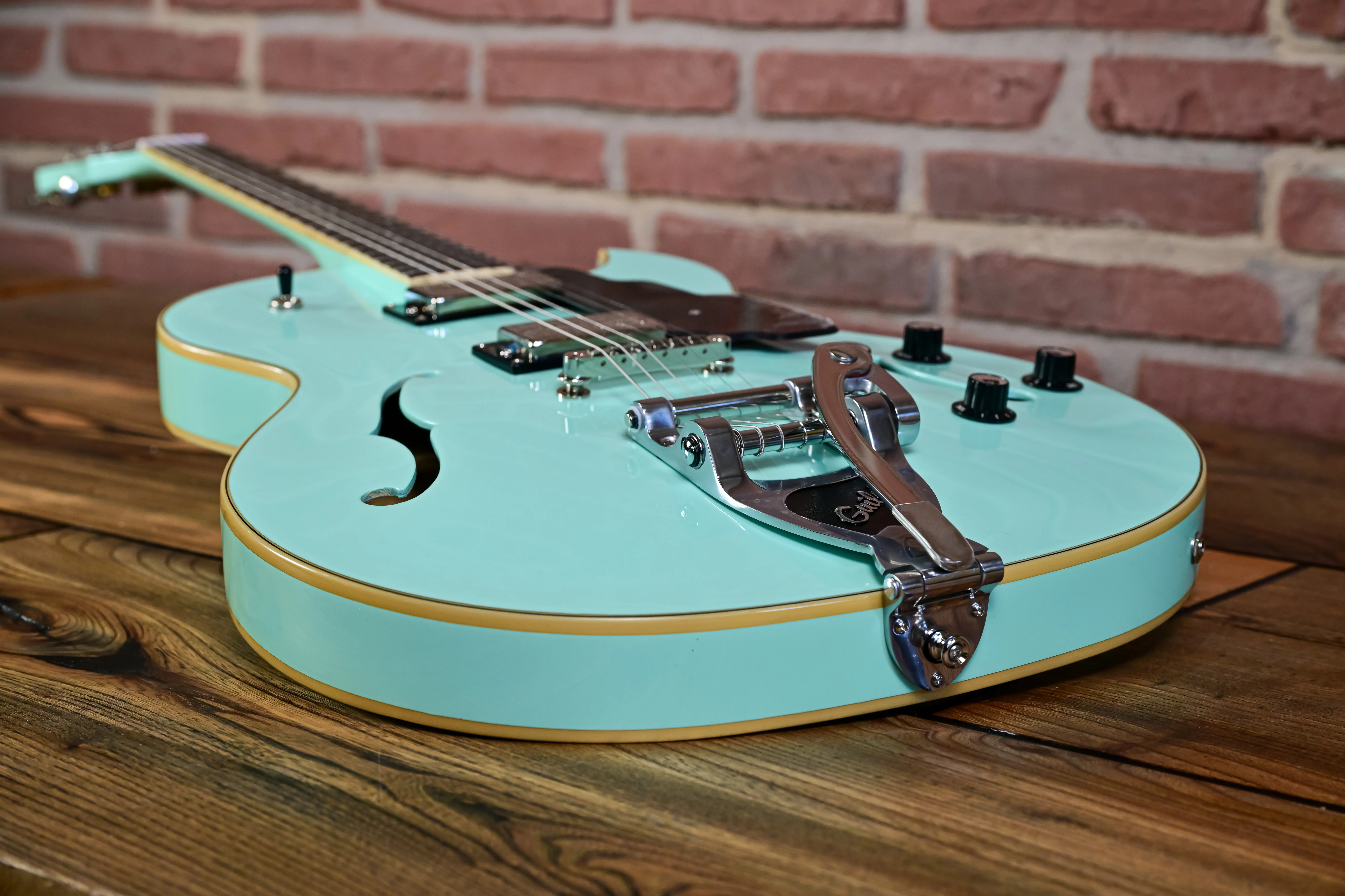 Starfire I SC Vibrato Tailpiece Surf Green (Versandrückläufer)