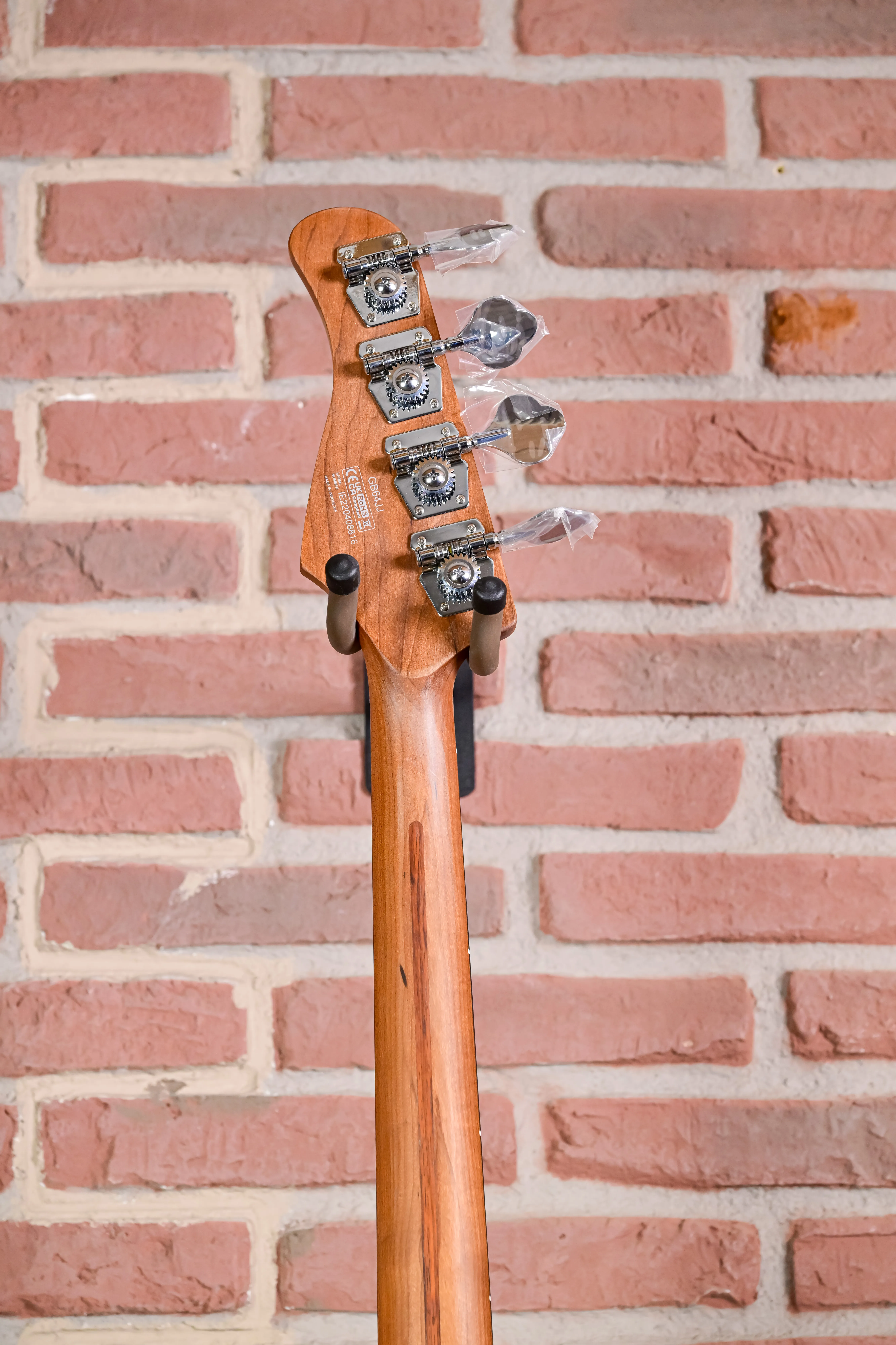 GB64JJ Bass Black