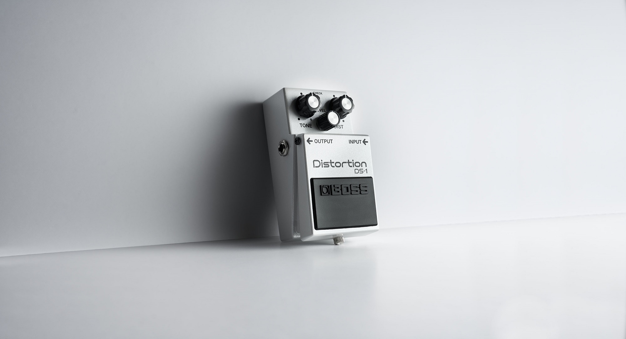 DS-1 White Limited Edition