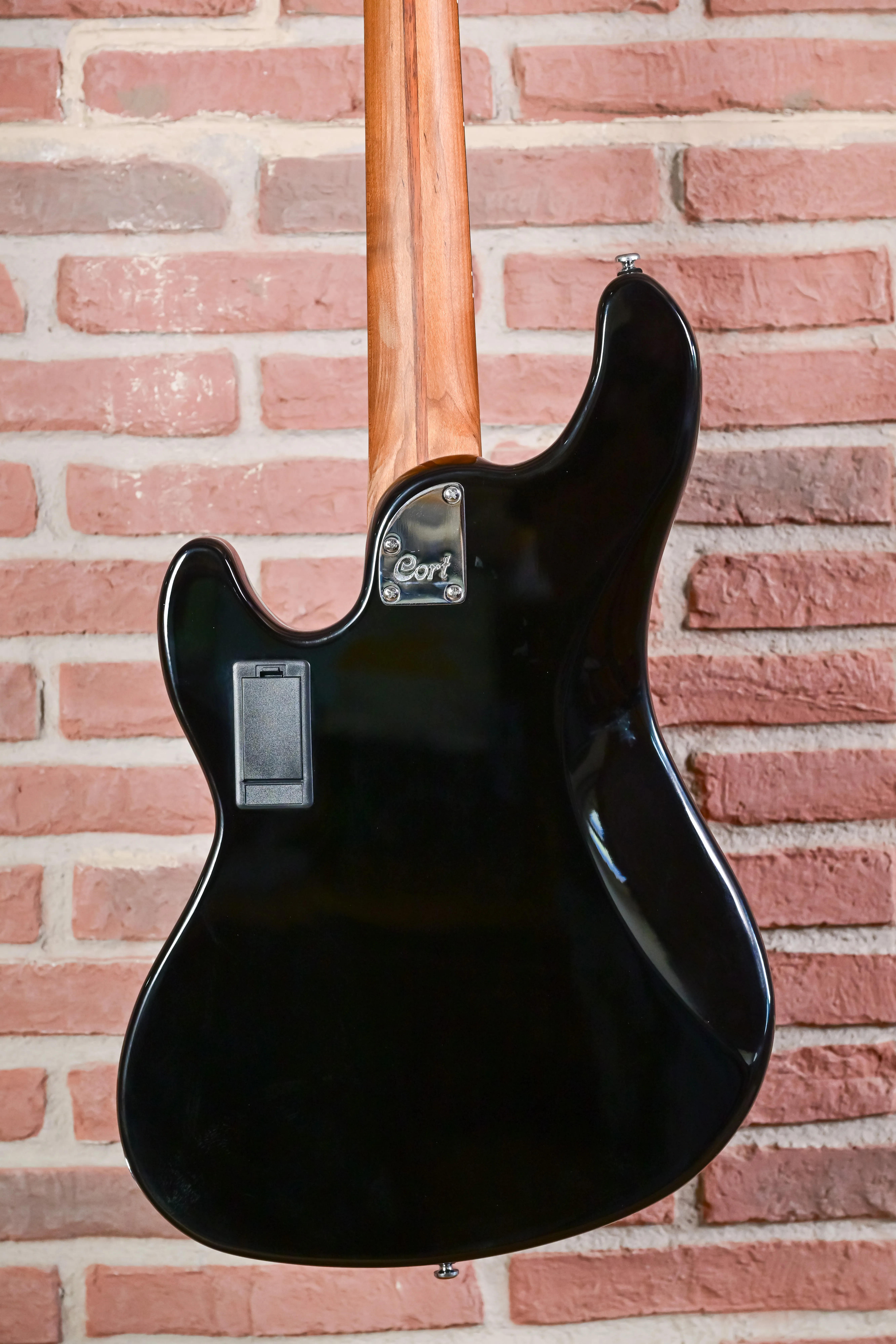 GB64JJ Bass Black