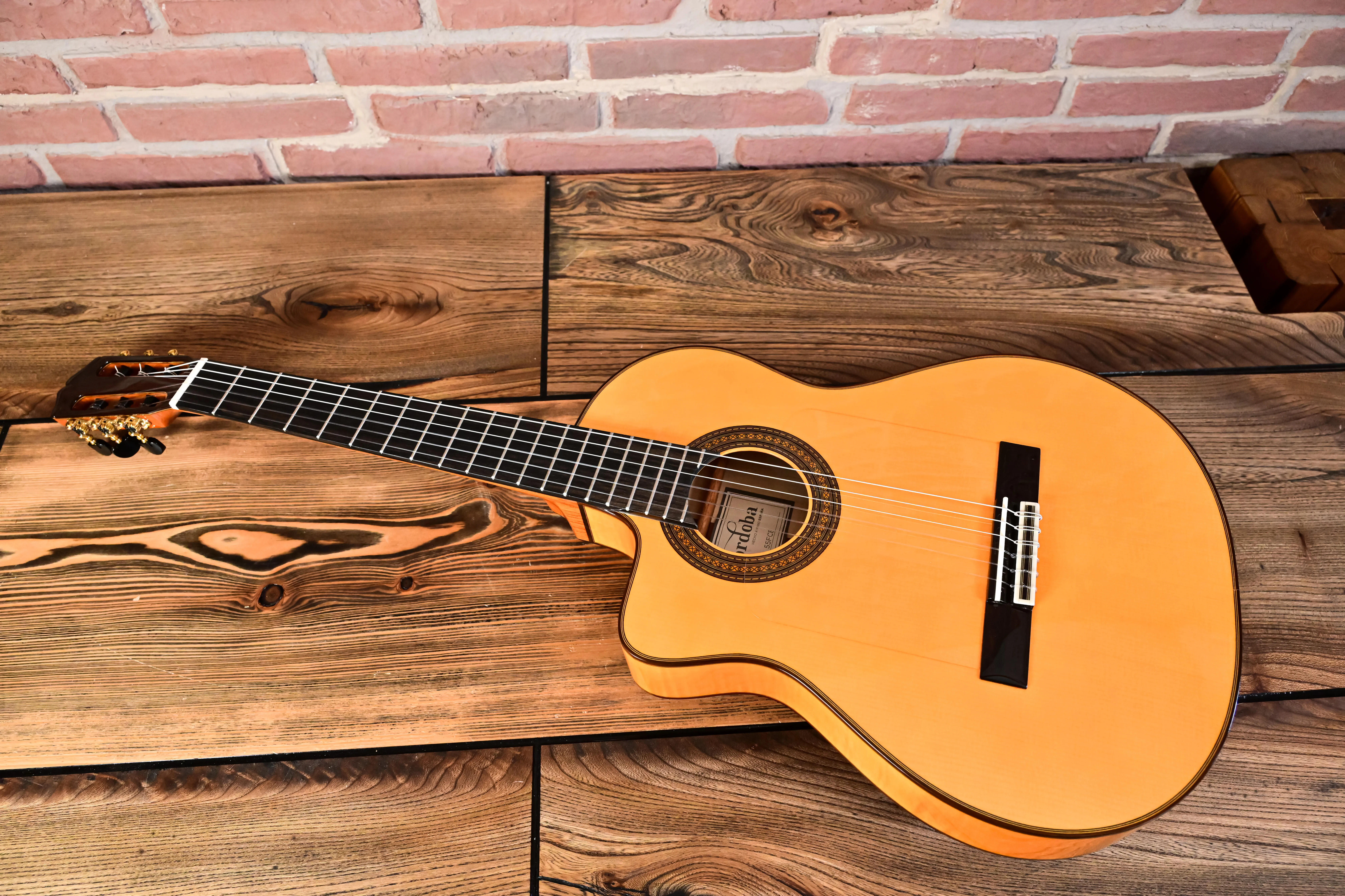 Espana 55FCE Lefty Thinbody Konzertgitarre Honey Amber (B-Stock)