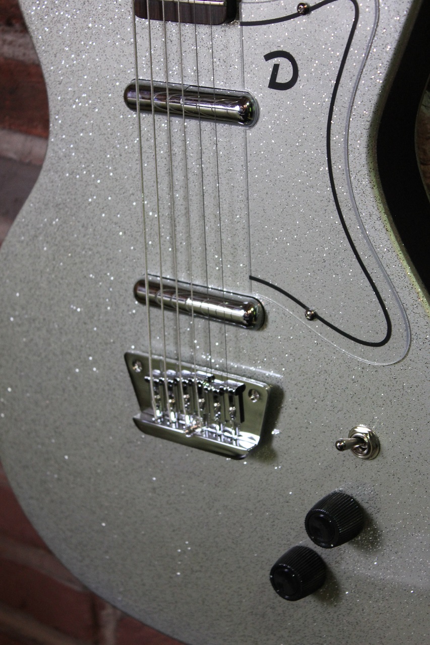 56 Baritone (pro) Silver Metal Flake	 (Showroom)