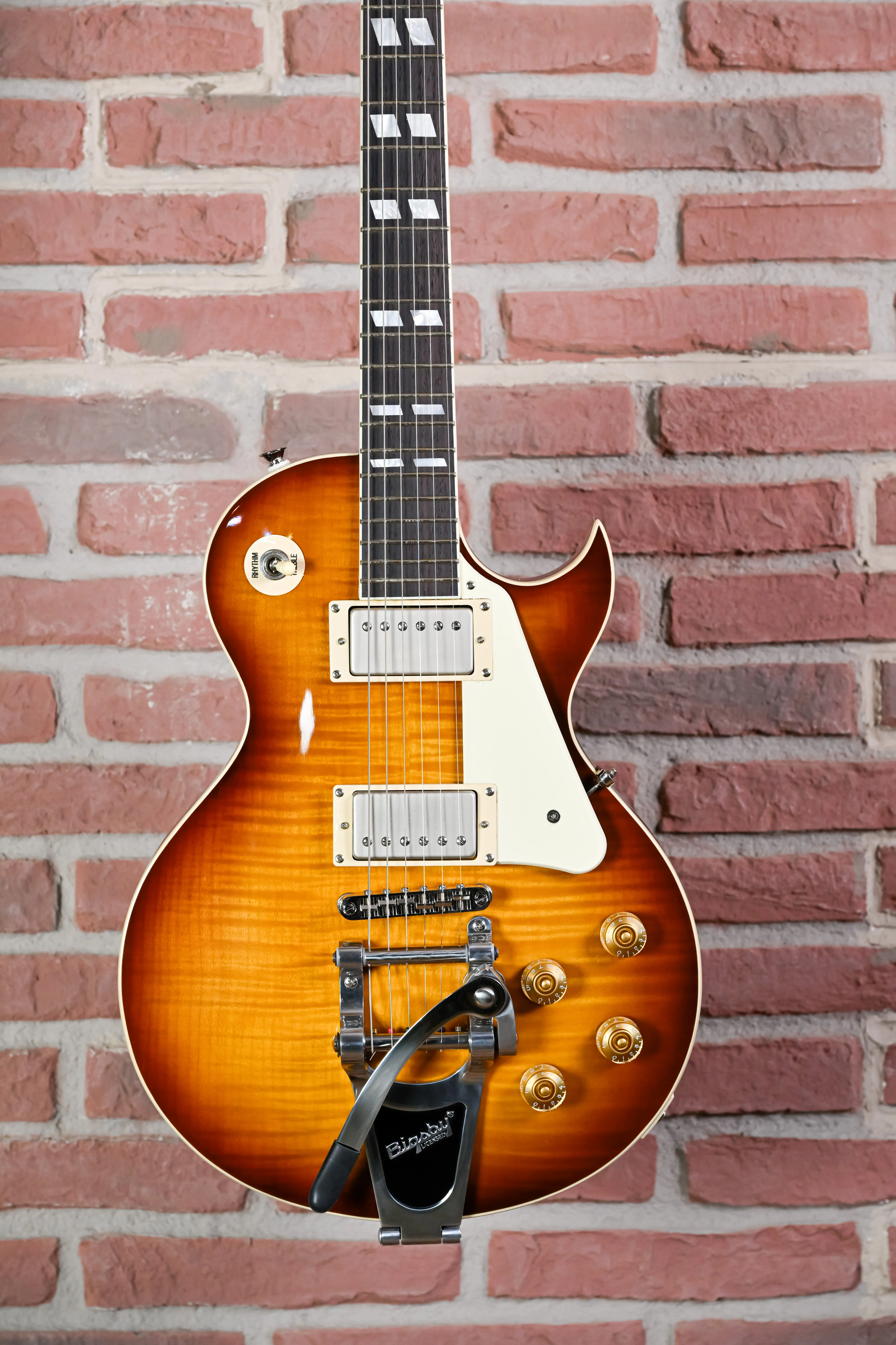 CR Fleetwood Amber Burst B7 Bigsby E-Gitarre