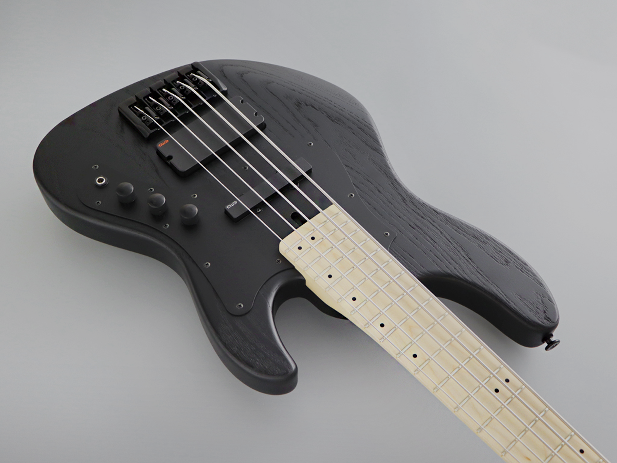 J-Standard Mighty Jazz DE Open Pore Black E-Bass