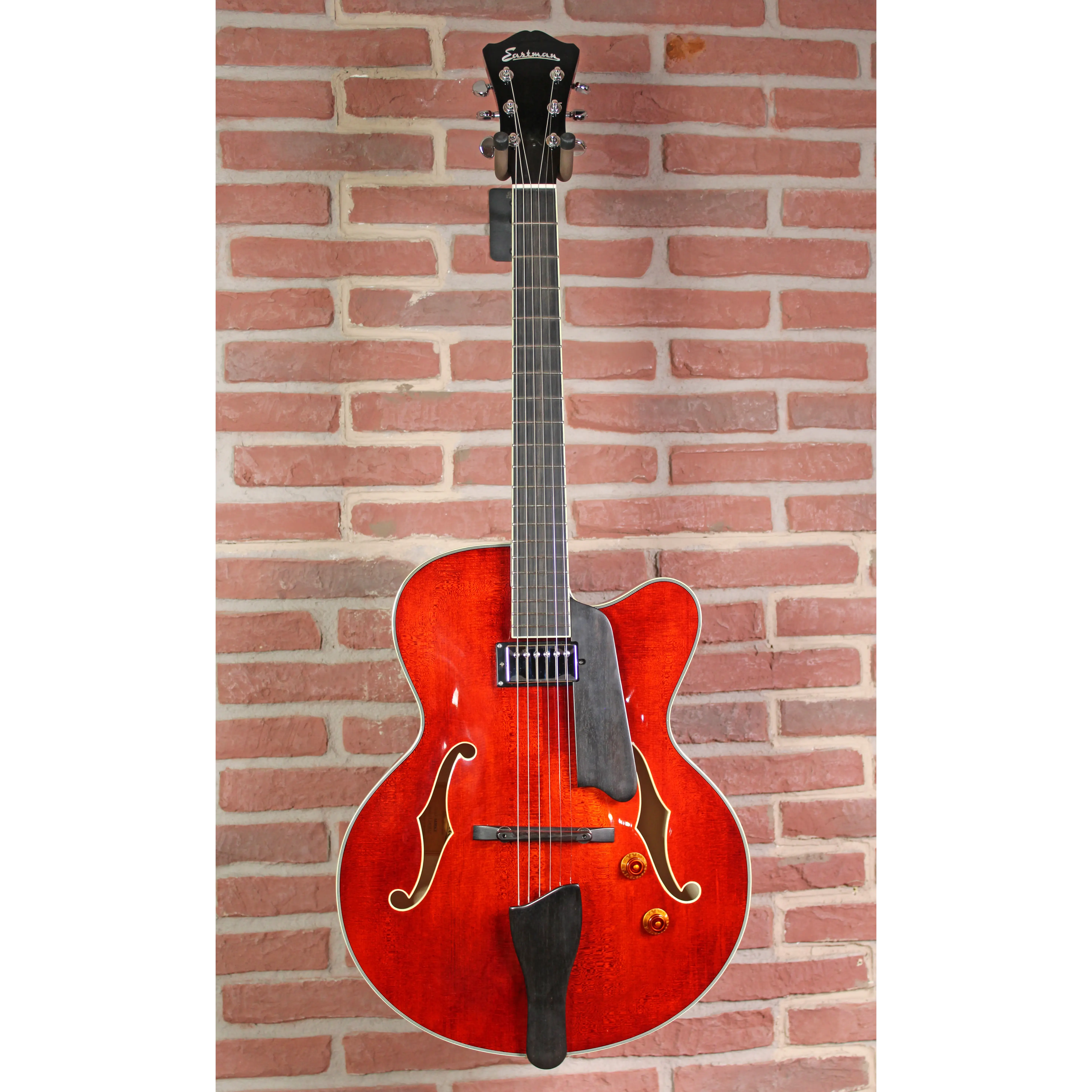 Eastman AR503CE Archtop-Gitarre in Classic Finish