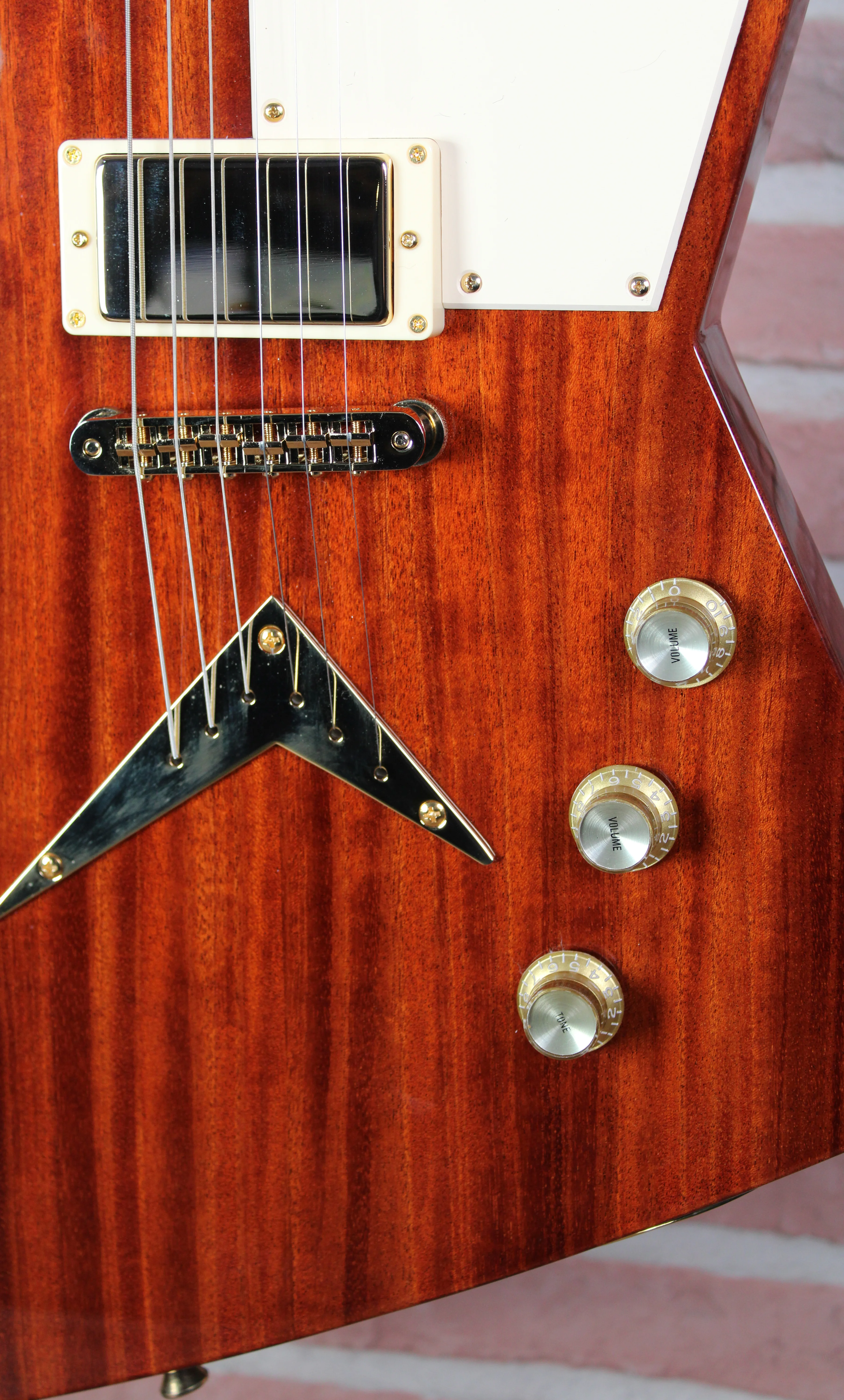 USA ZERO Pickguard Mahogany Gloss Natural Reglerbereich auf dem Korpus