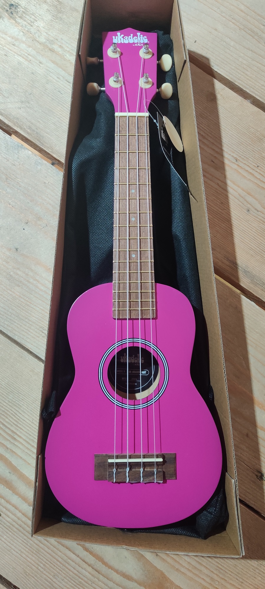 Ukadelic UK-DRAGONFRUIT - Dragon Fruit Soprano Ukulele, with Tote Bag "B-Stock"