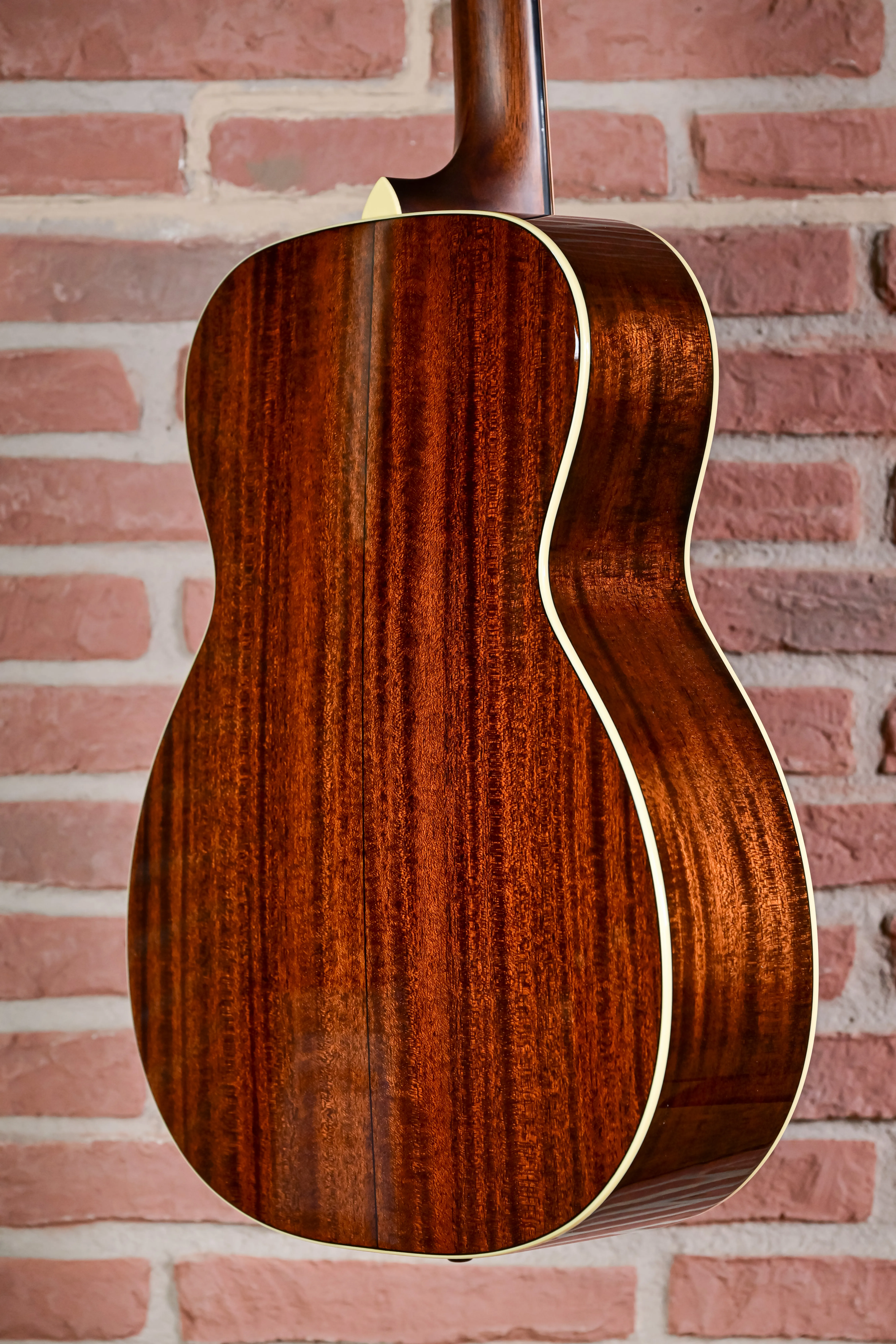 00-14 Hogtop Akustikgitarre All Mahogany