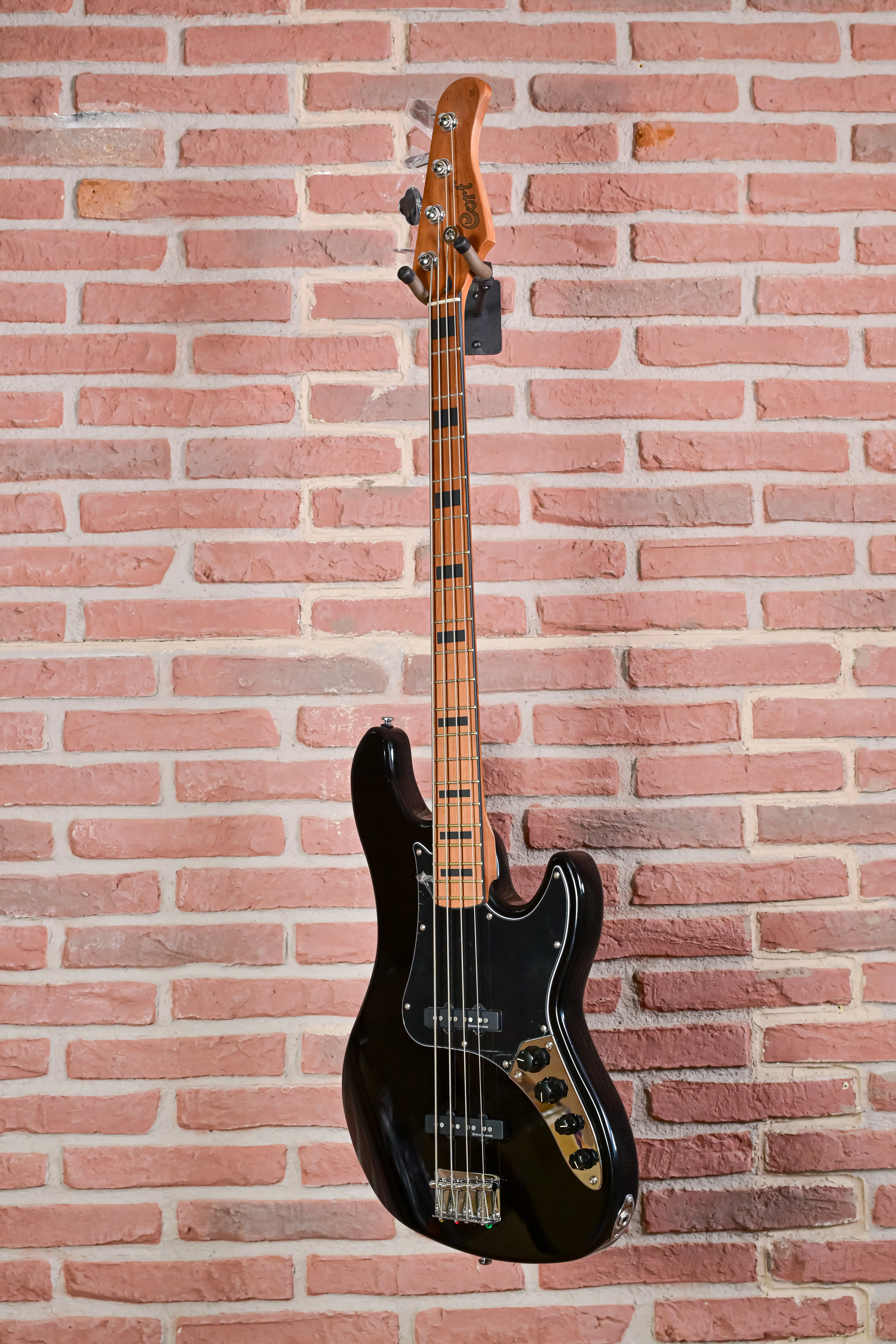 GB64JJ Bass Black