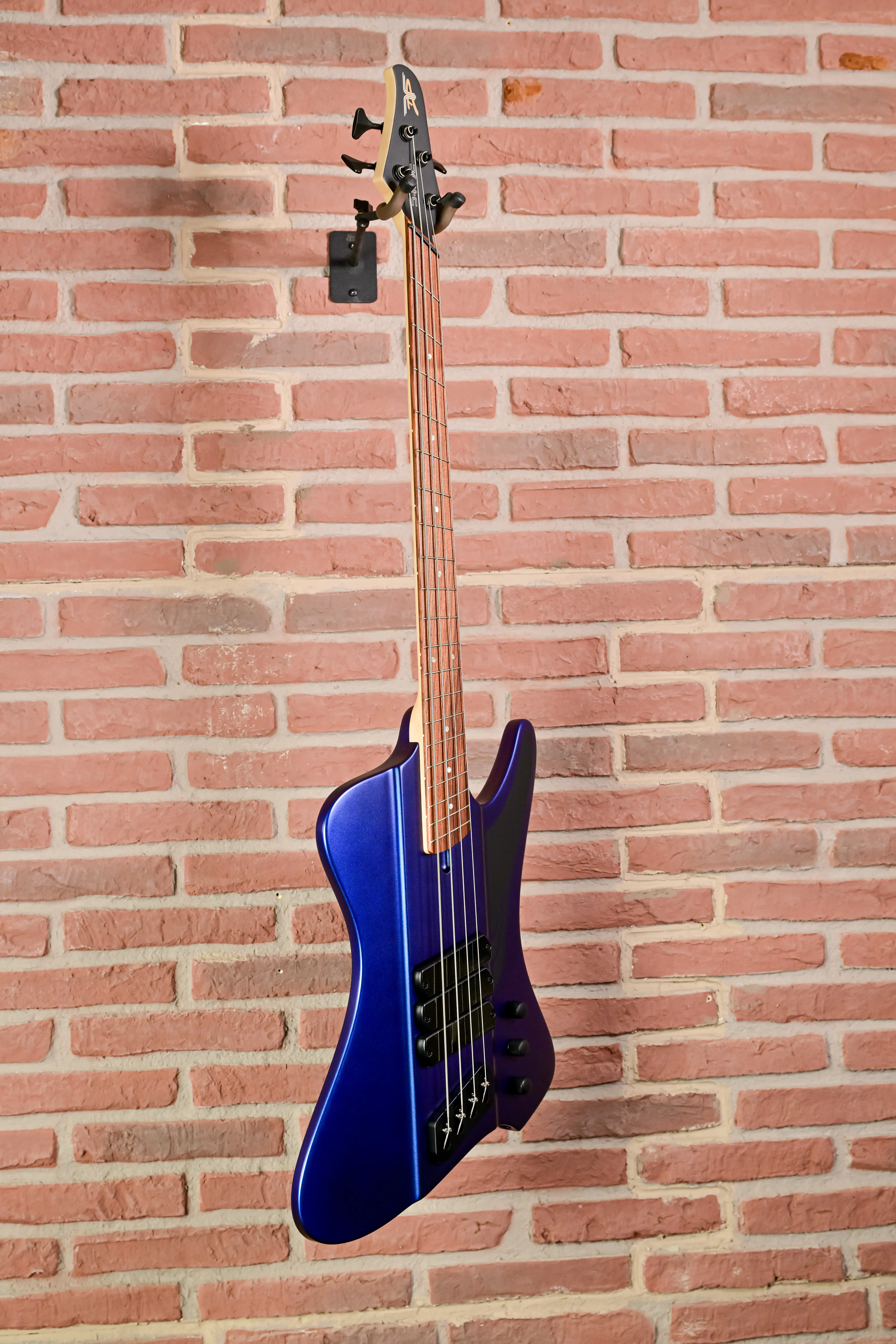 D-Roc 4 Bass Matte Blue to Purple Colorshift Multiscale