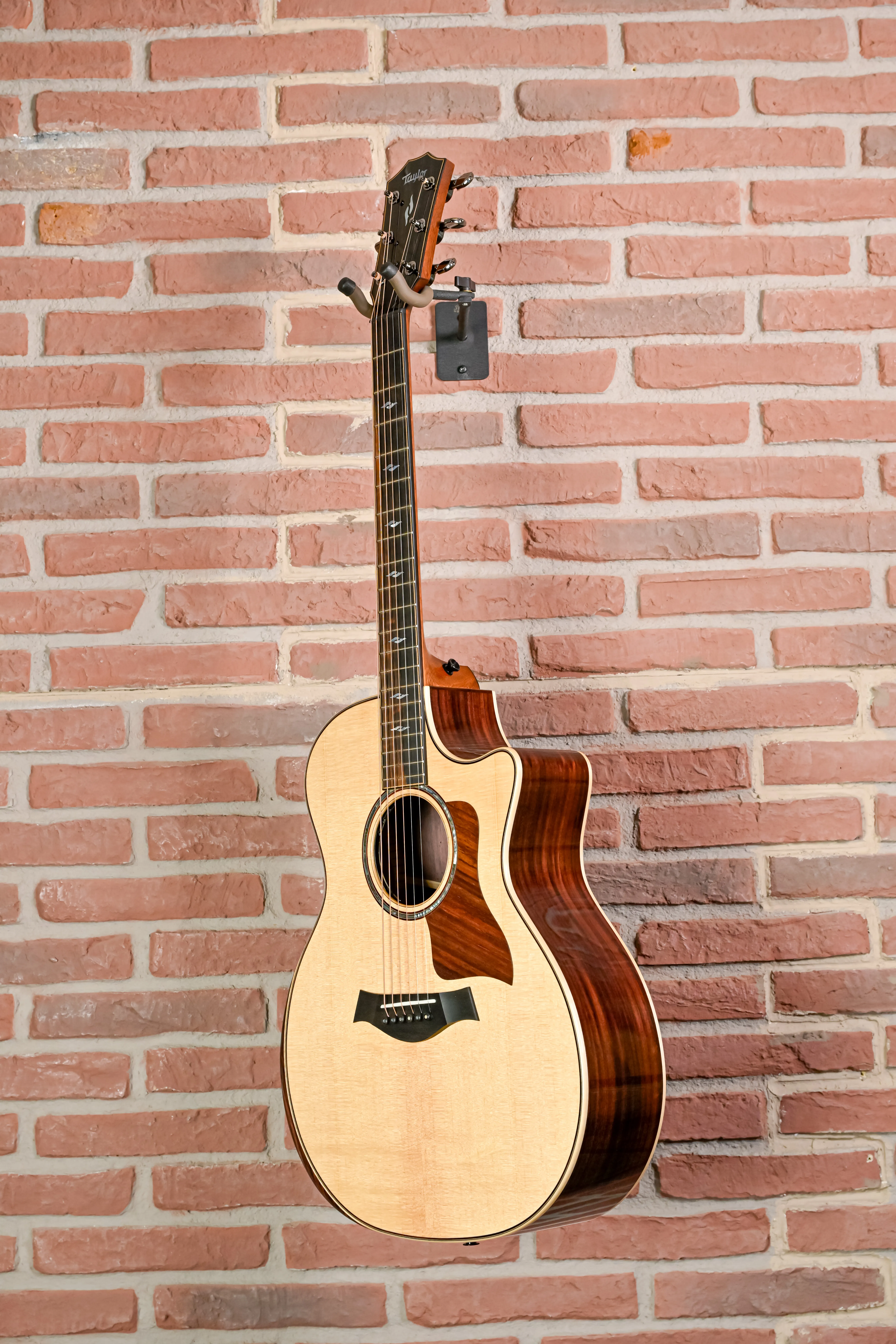 Taylor 814ce Westerngitarre Perspektive von rechts