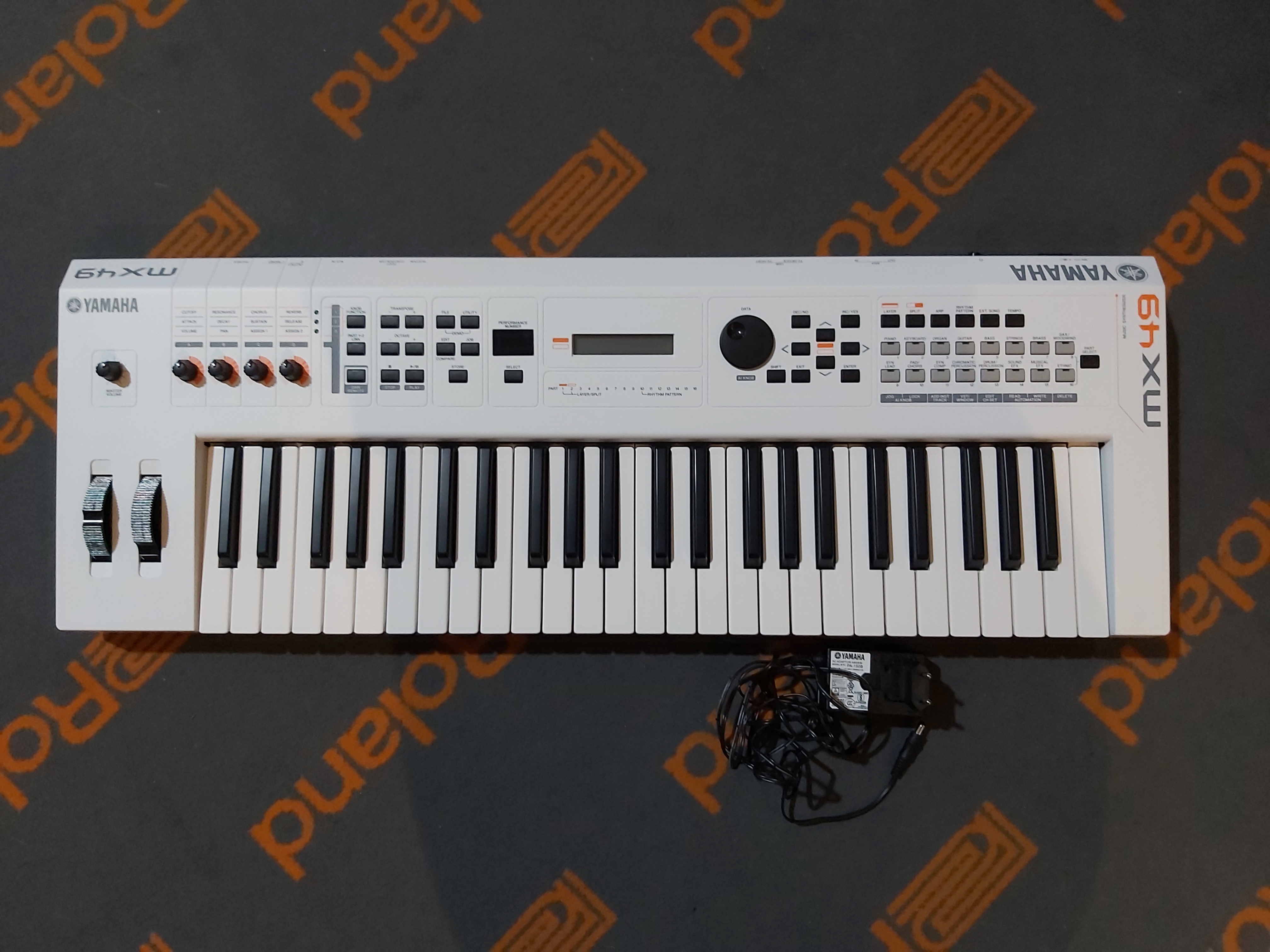 MX49WH Synthesizer "USED"