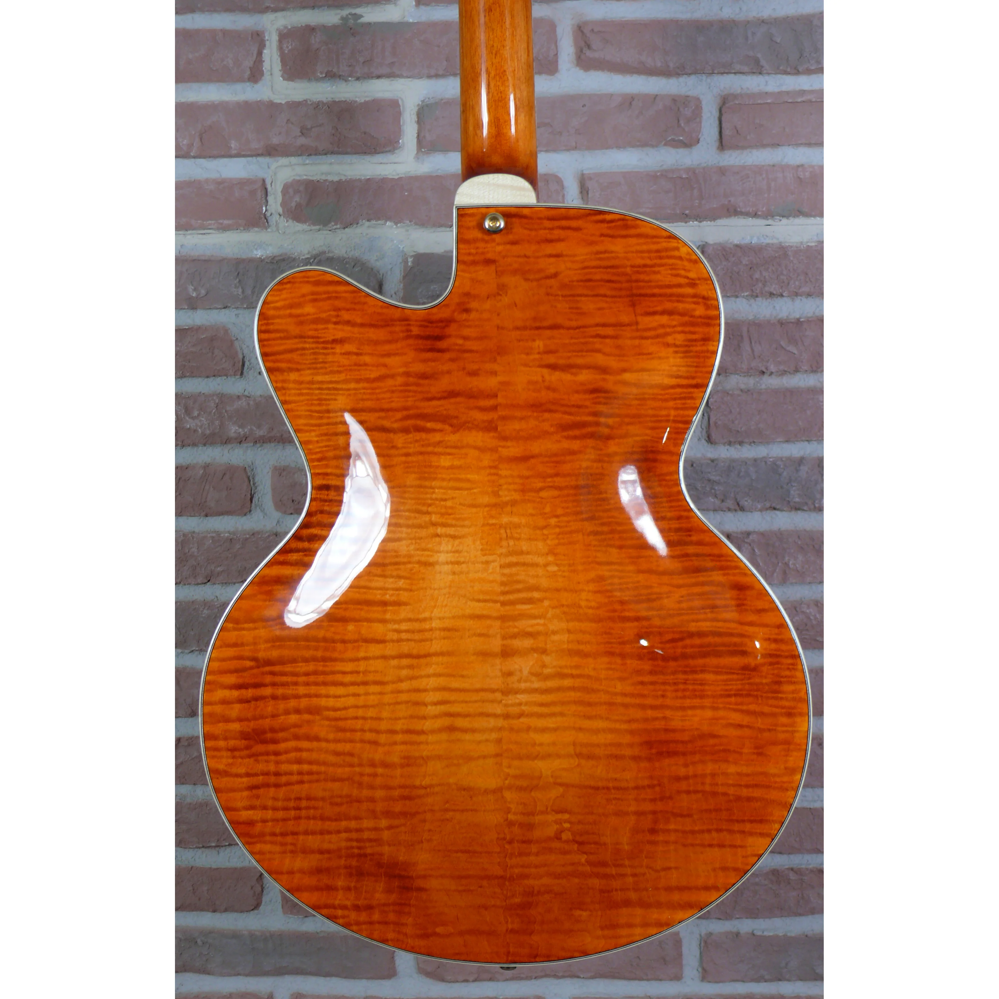 Eastman AR580CE-HB includes deluxe hardshell case for protection and travel