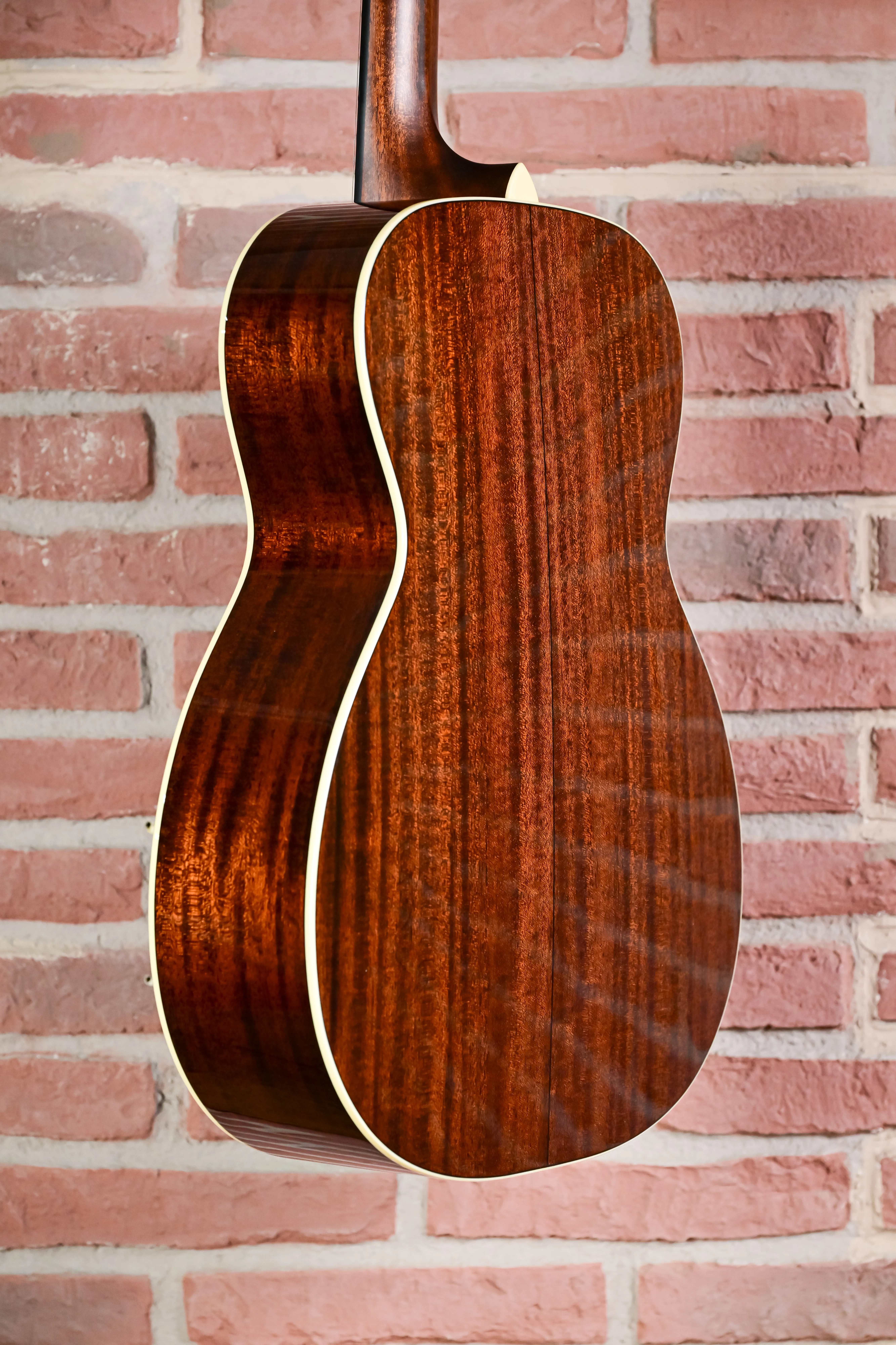 00-14 Hogtop Akustikgitarre All Mahogany