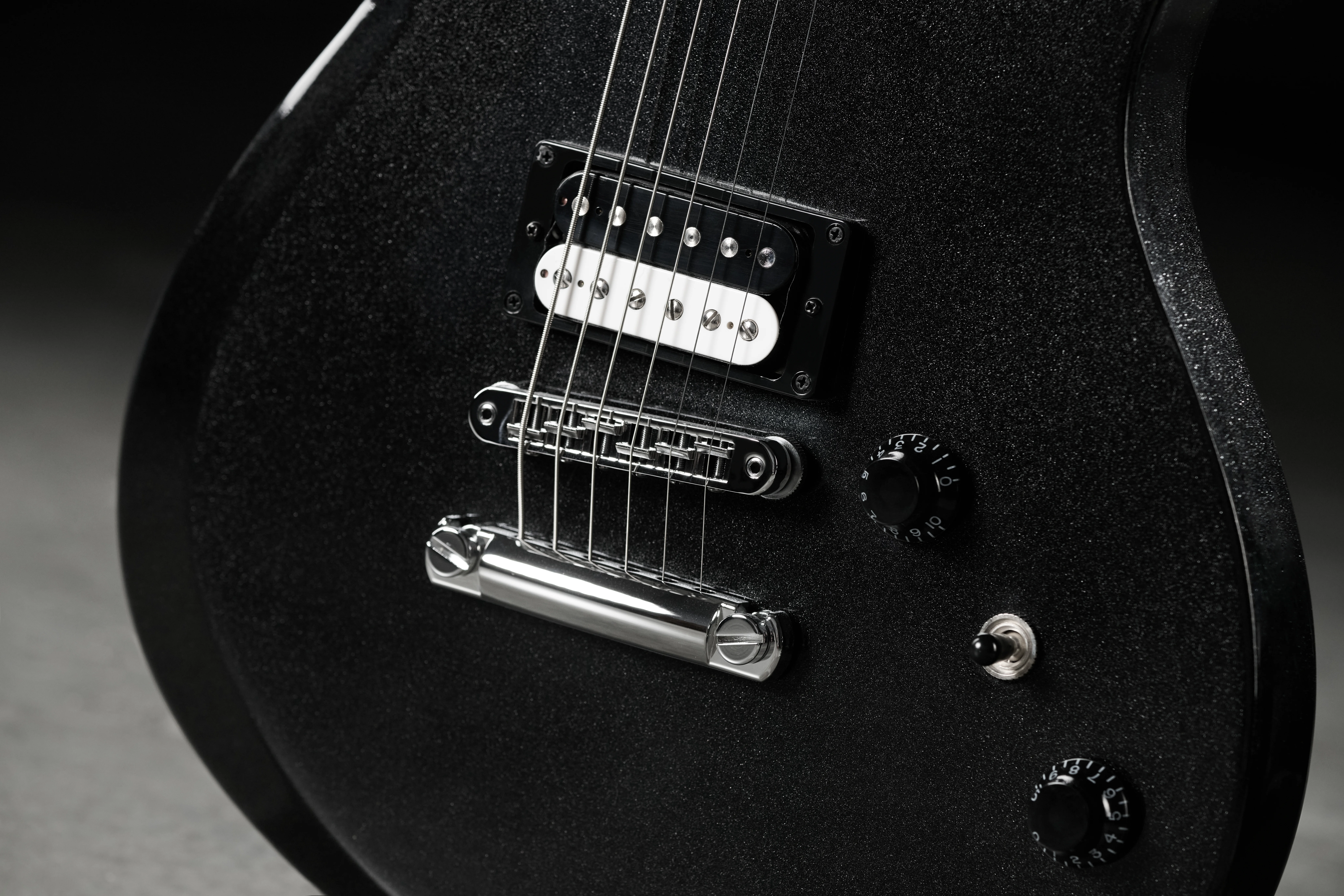 Victory Baritone Graphite Metallic  E-Gitarre