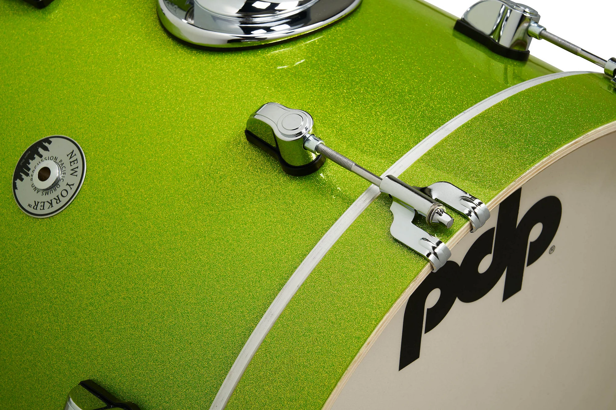 Bassdrum-Lifter integriert im DW PDP New Yorker Shellpack 4-tlg. Electric Green Sparkle