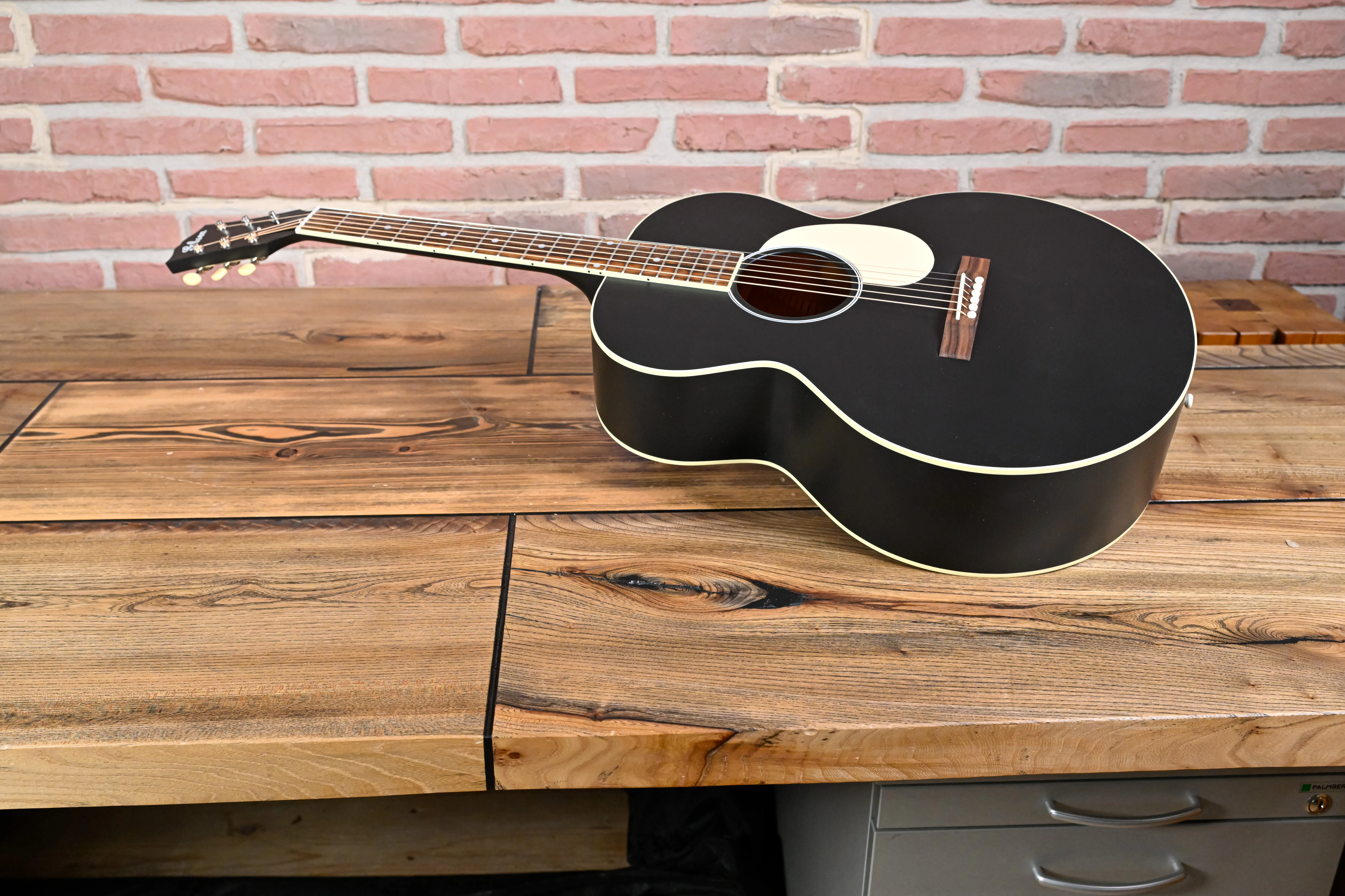 J-185 Century 12-Fret Ebony Westerngitarre