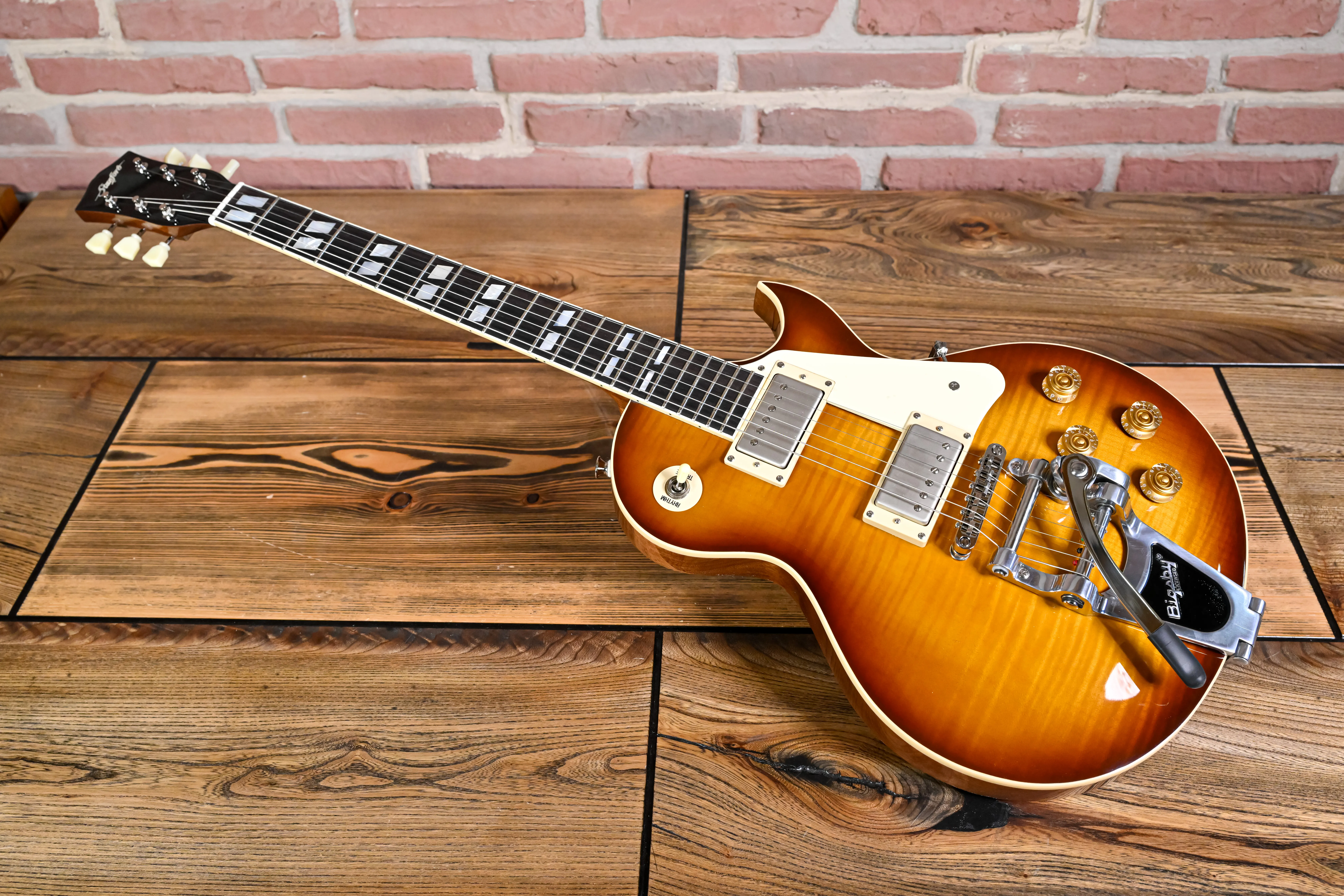 CR Fleetwood Amber Burst B7 Bigsby E-Gitarre