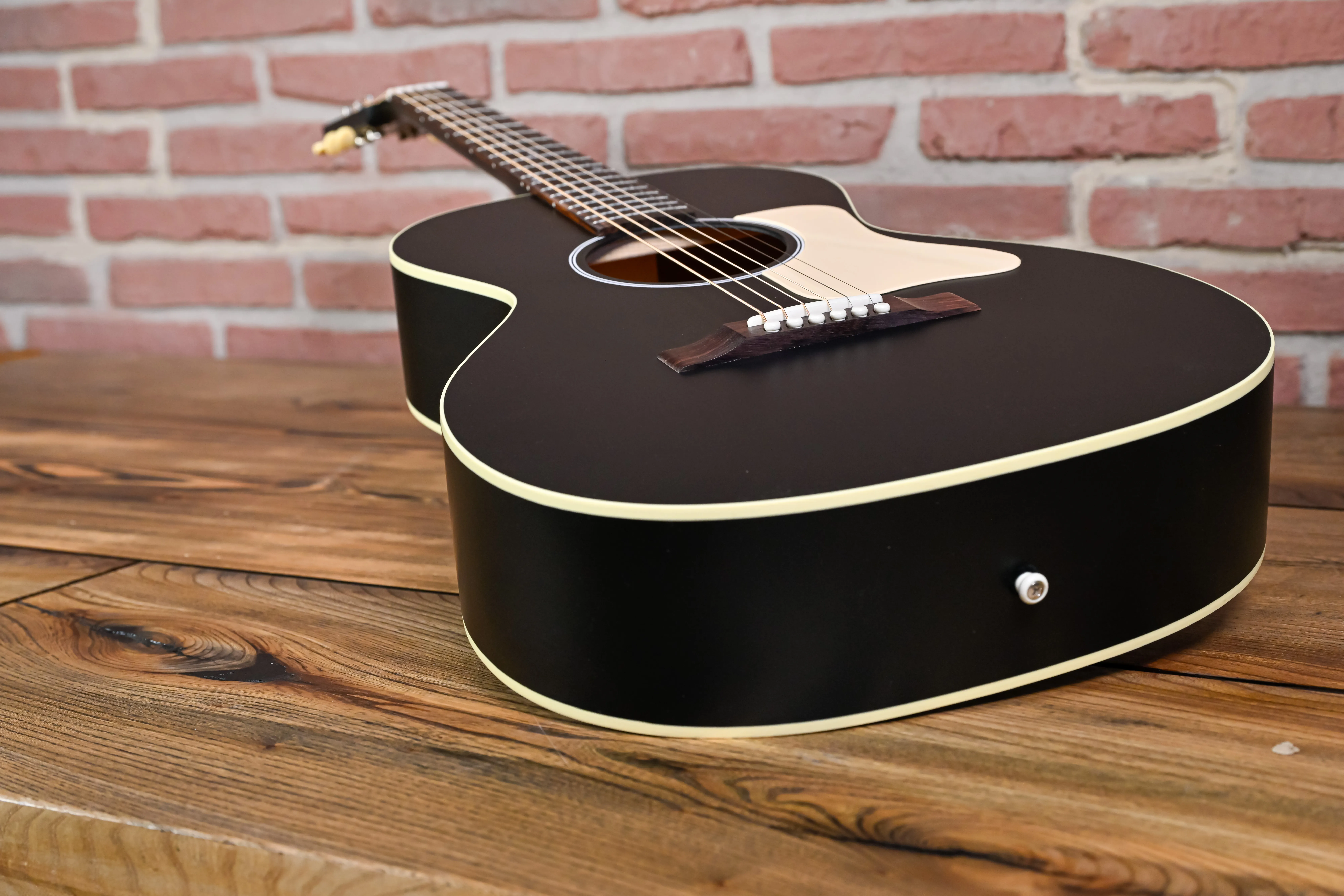 L-00 Century 12-Fret Ebony Westerngitarre