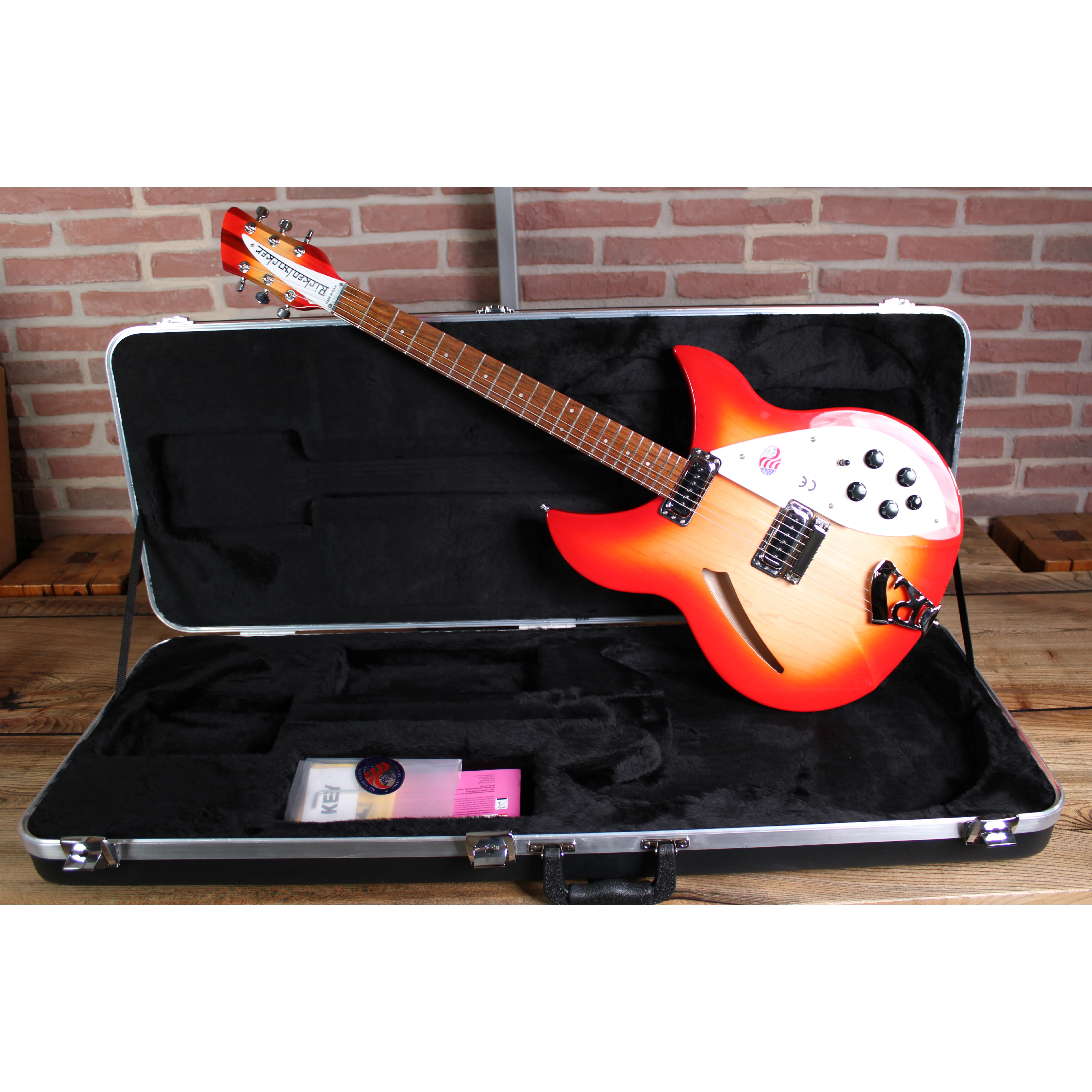 Rickenbacker 330 Fireglo im Originalkoffer 