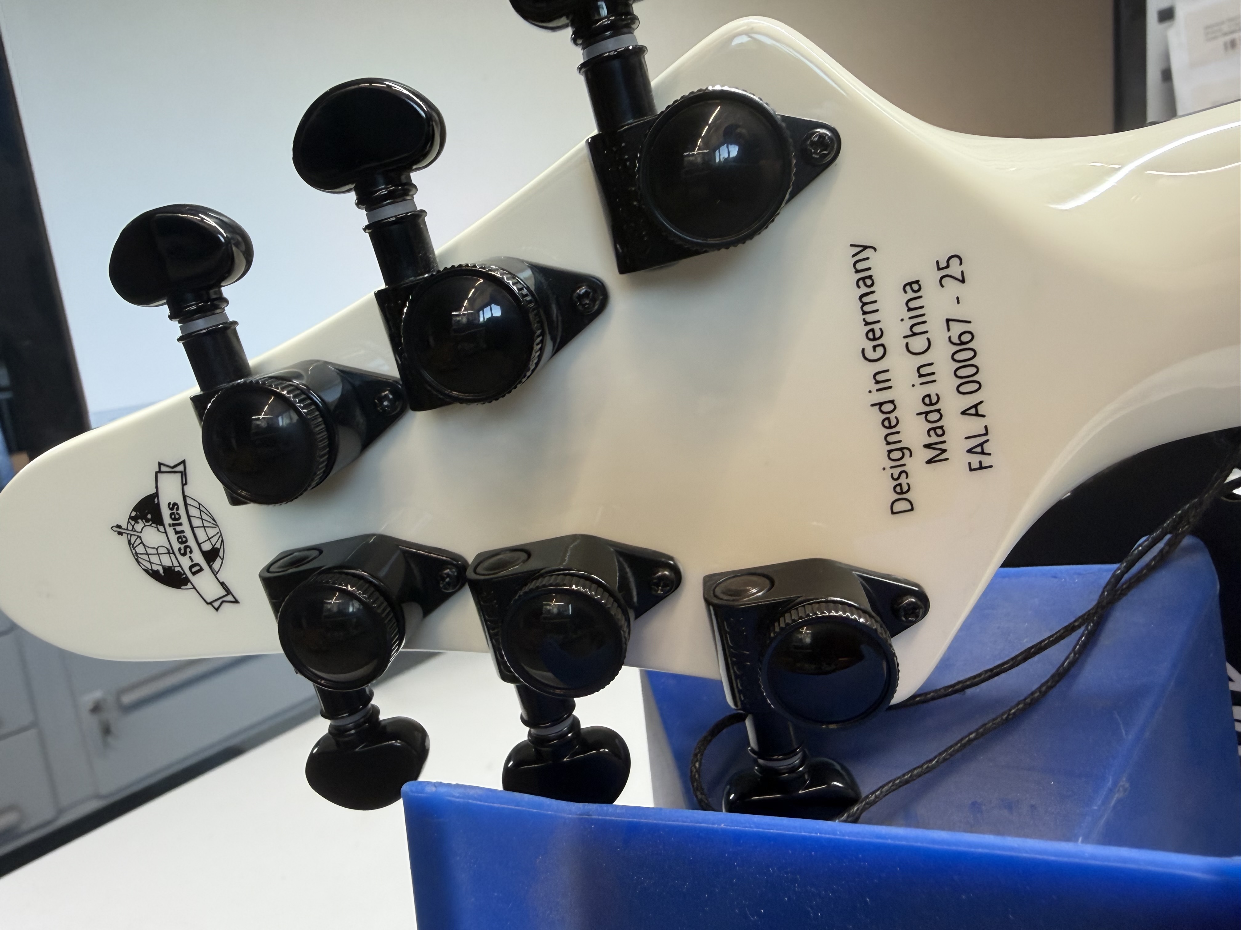 Shark Series Wolf Hoffmann WH-1 White (B-Stock)