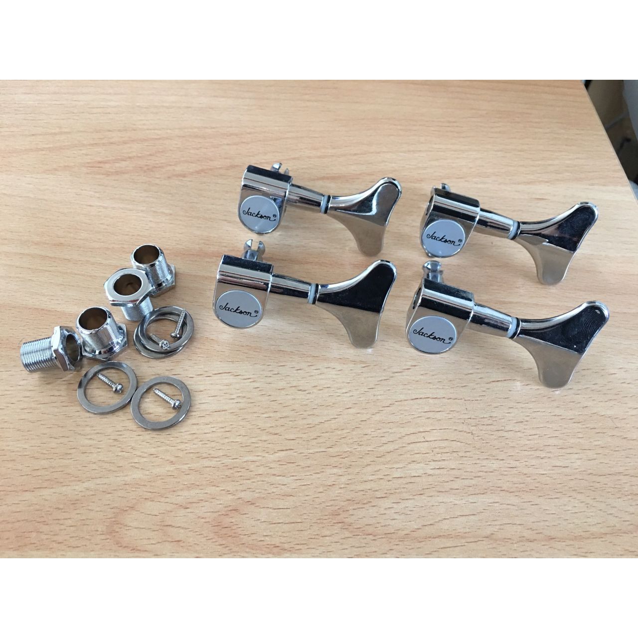 Logo Mechaniken / Machine Heads 4-links, chrom für Bass inkl. Hardware