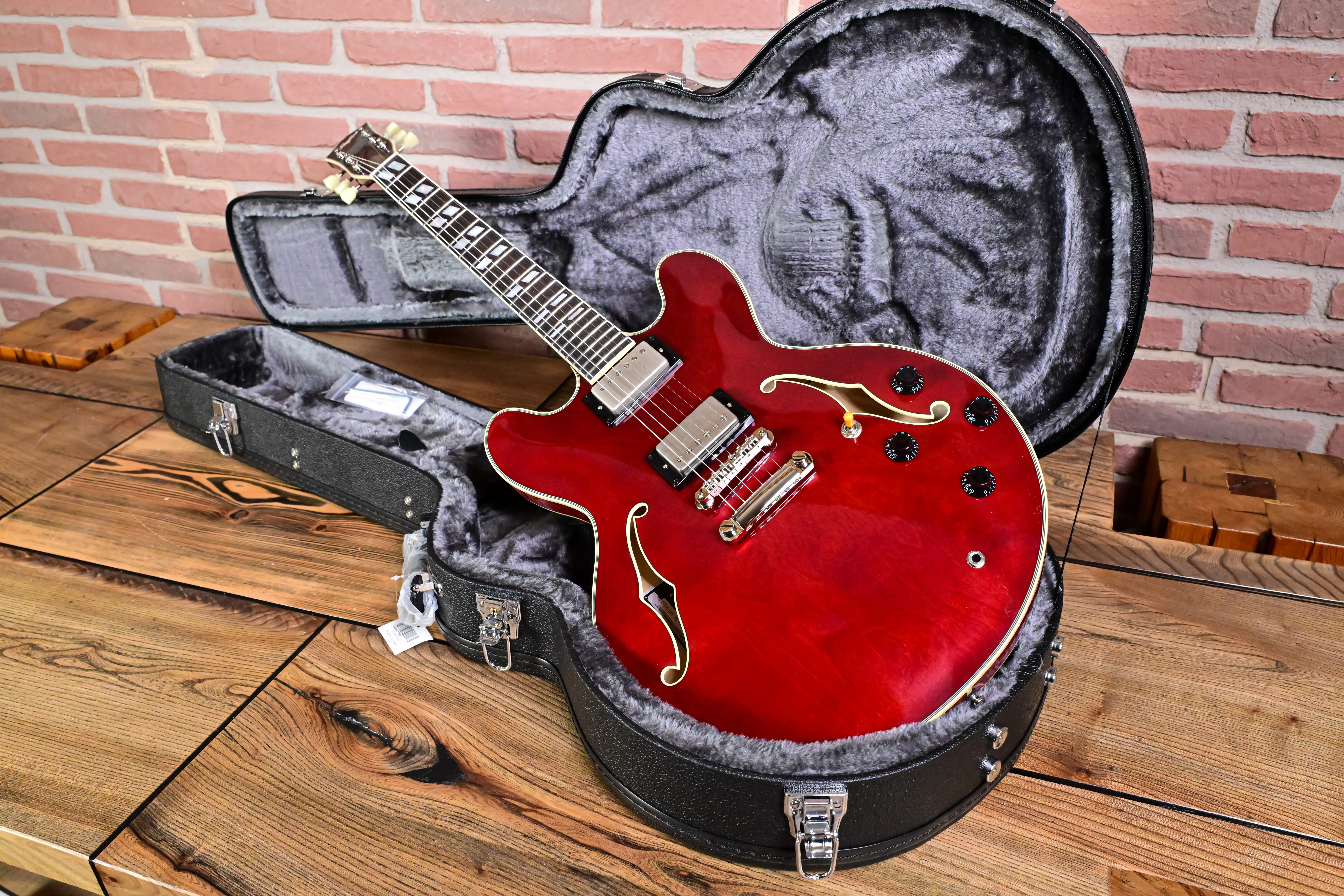CR Thinline 35 Wild Cherry Semi-Hollowbody