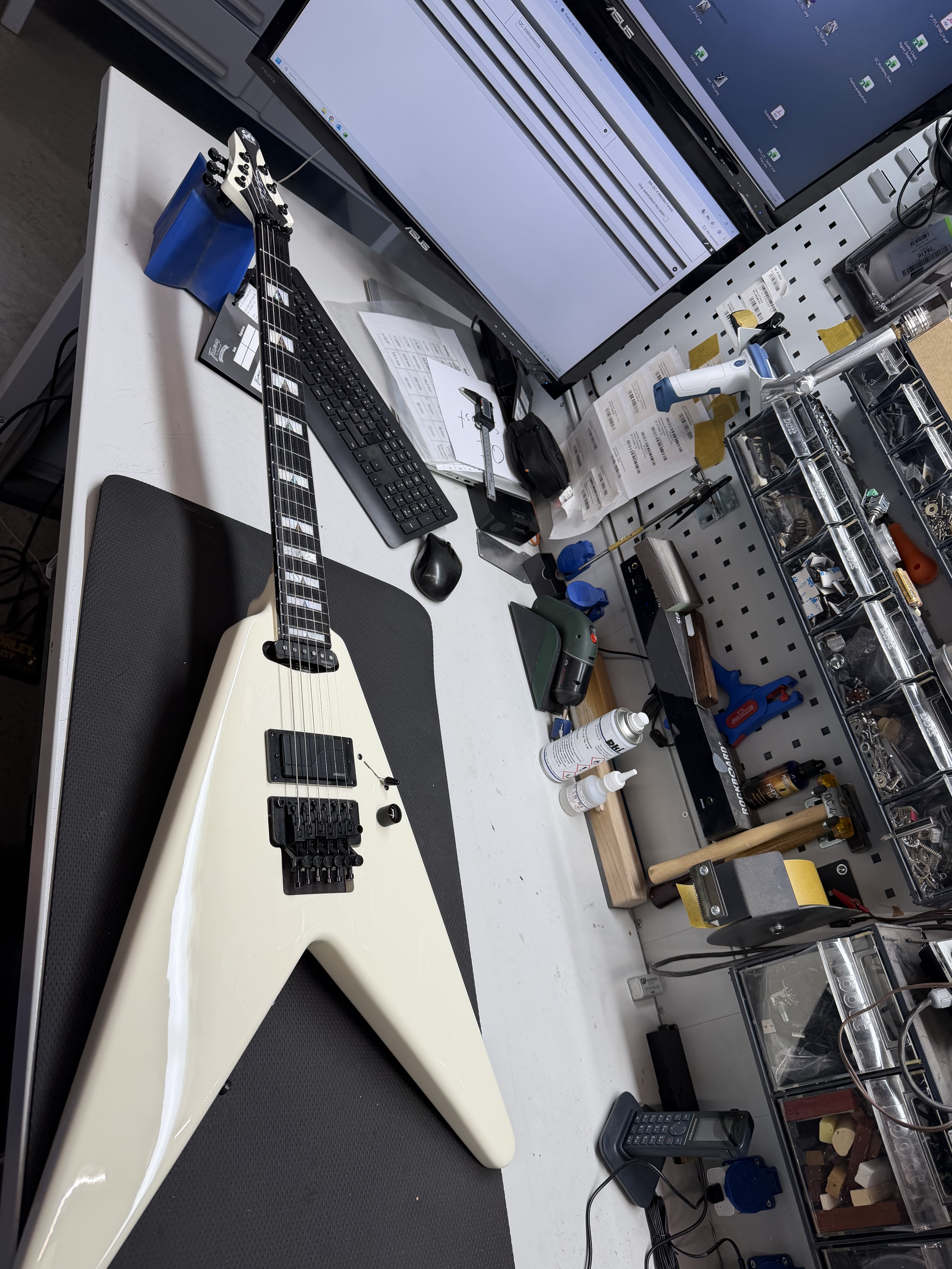 Shark Series Wolf Hoffmann WH-1 White (B-Stock)