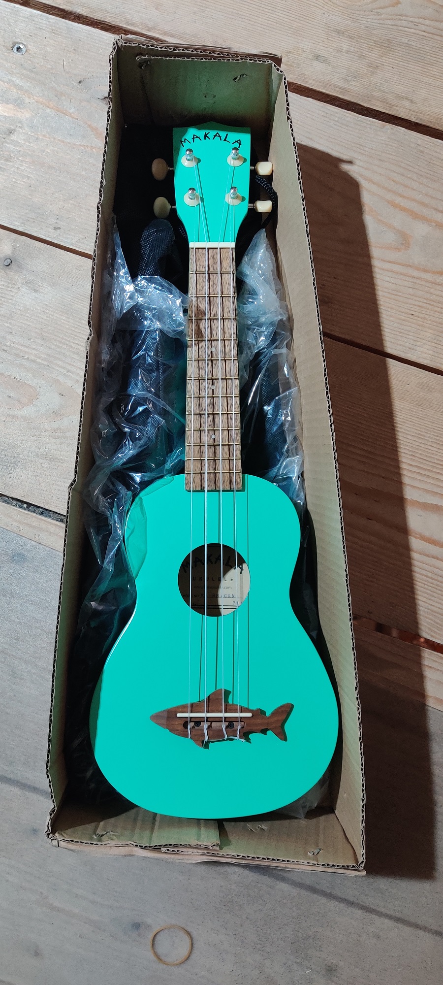 MK-SS GRN - Surf Green, Vintage Satin Finish  - Makala Shark Soprano Ukulele "Deko-Instrument"