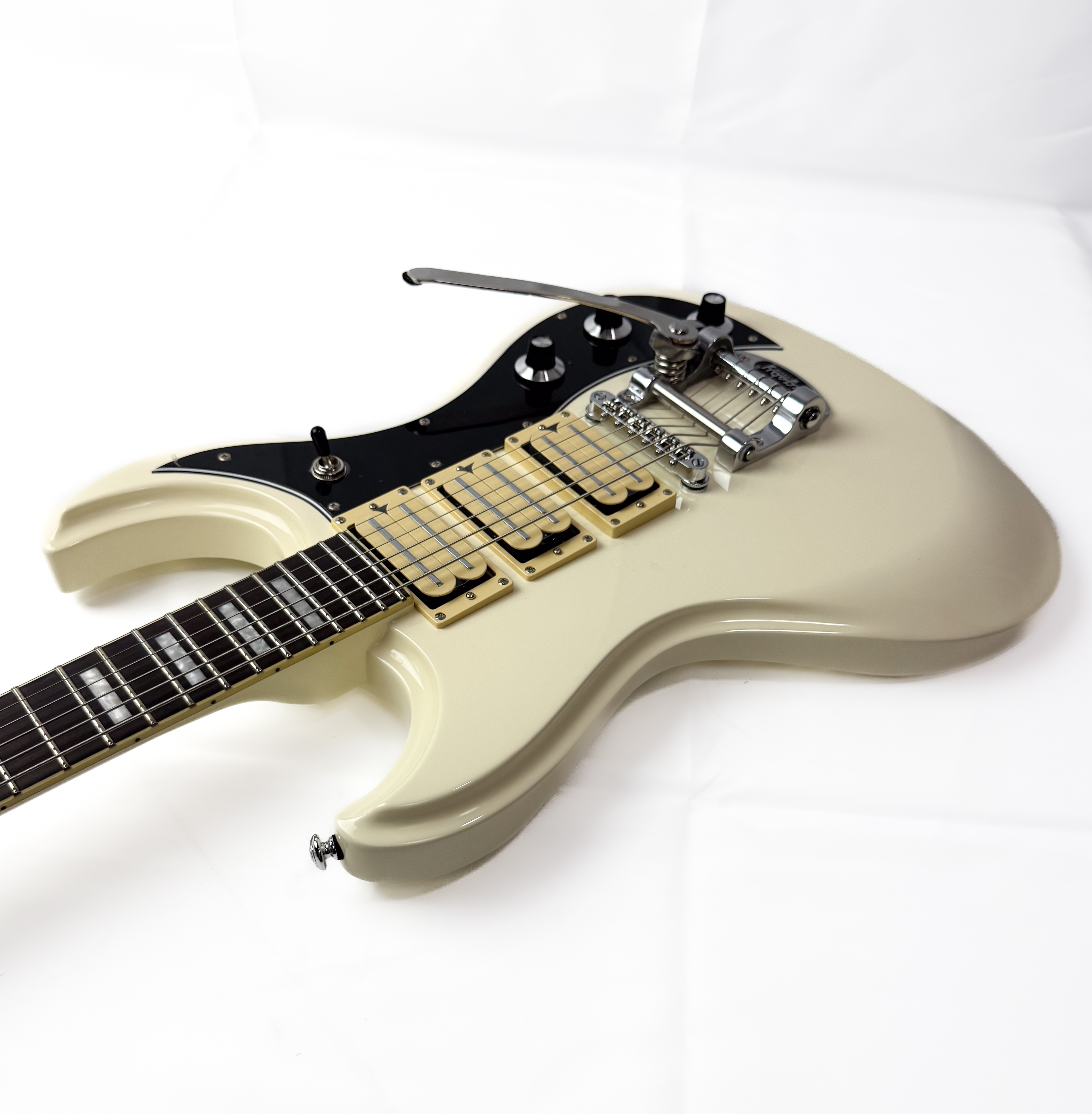 Gnarwhal DE Baritone – Vintage White Bigsby