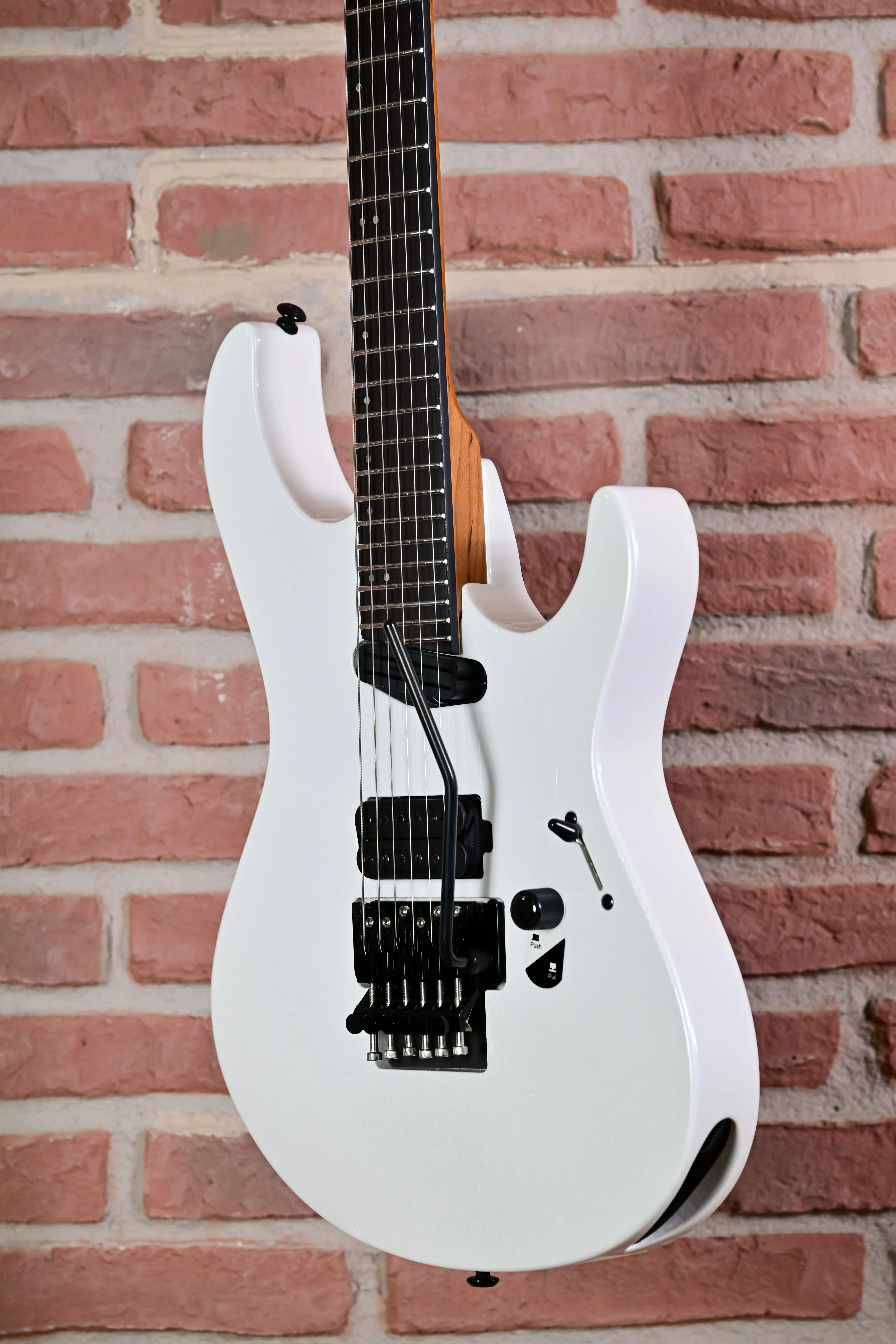 MV-1000 Maverick Pearl White E-Gitarre
