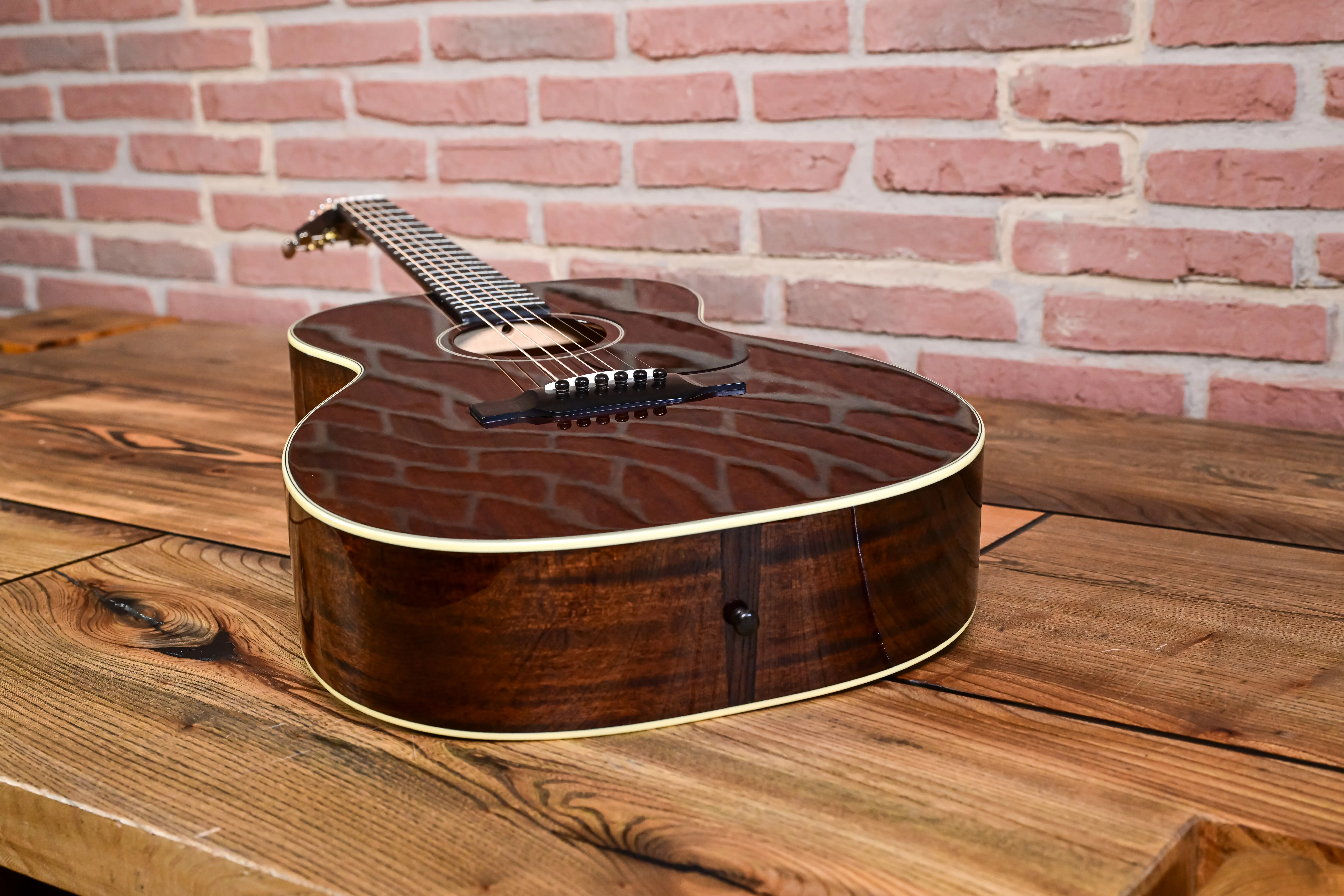 00-14 Hogtop Akustikgitarre All Mahogany