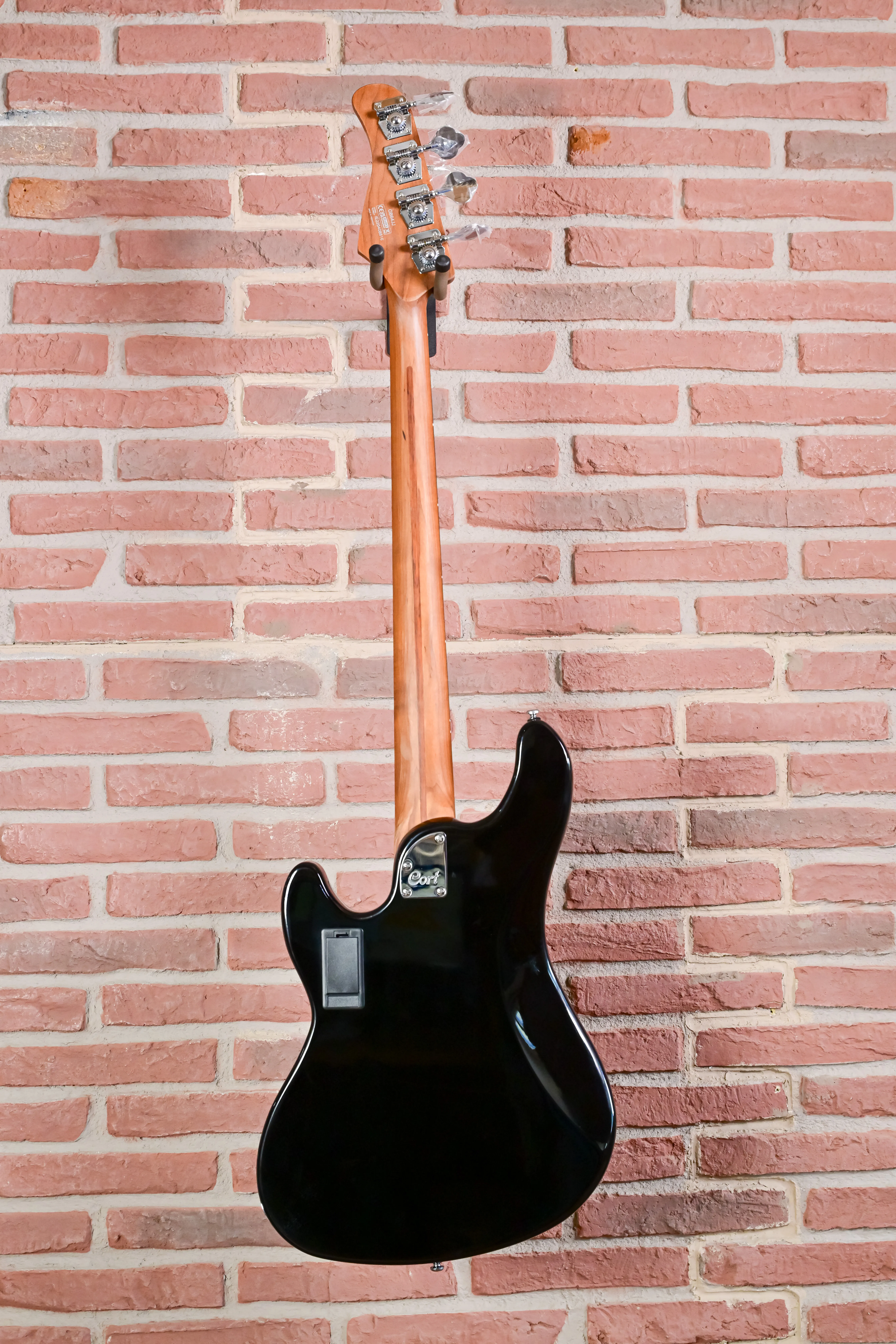 GB64JJ Bass Black