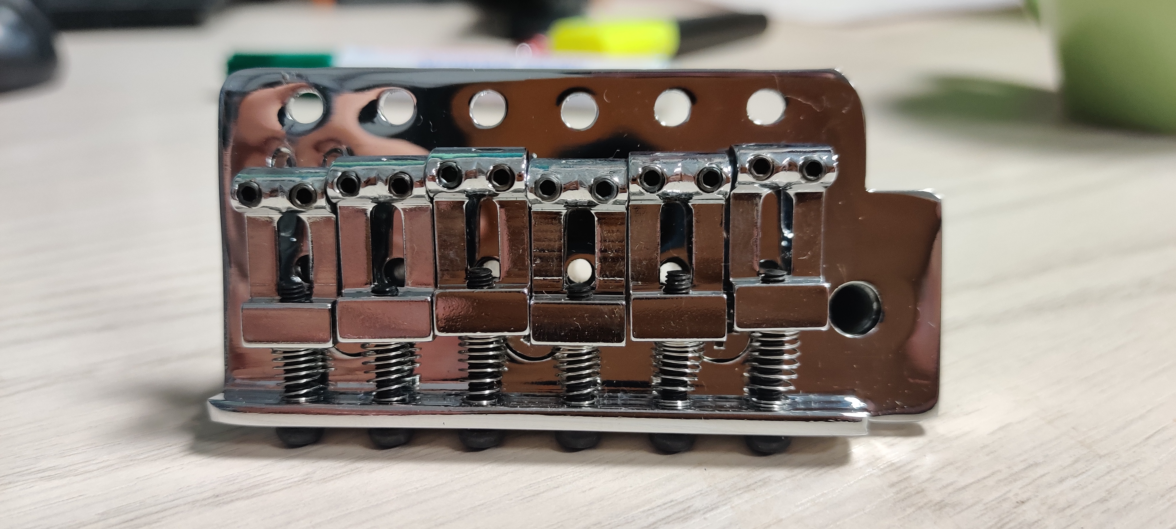TMSY Tremolosystem mit 52mm Spacing und 6mm Gewinde, chrom inkl. Inbusschlüssel TMSY Tremolosystem mit 52mm Spacing und 6mm Gewinde, chrom inkl. Inbusschlüssel