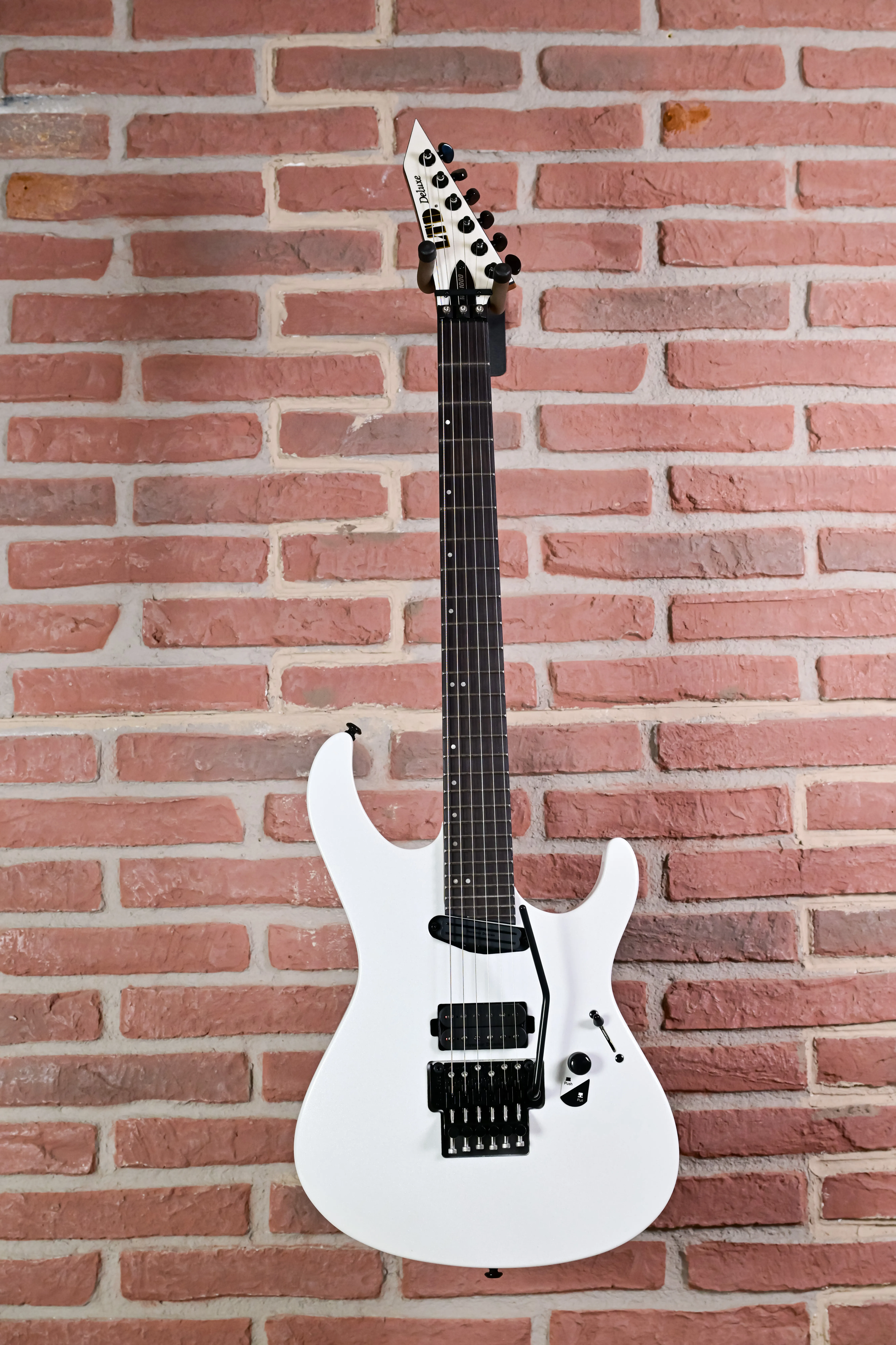 MV-1000 Maverick Pearl White E-Gitarre