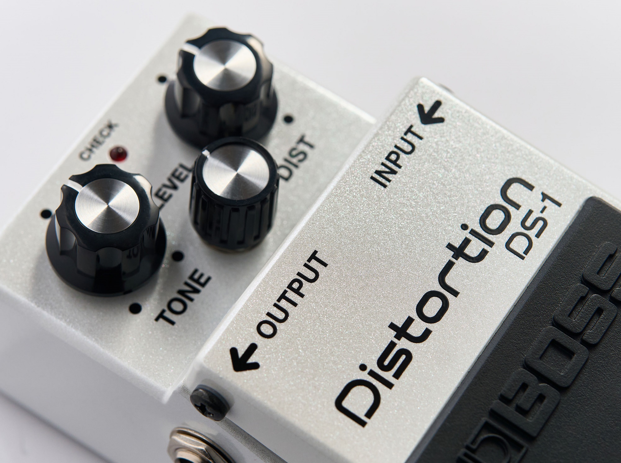 DS-1 White Limited Edition