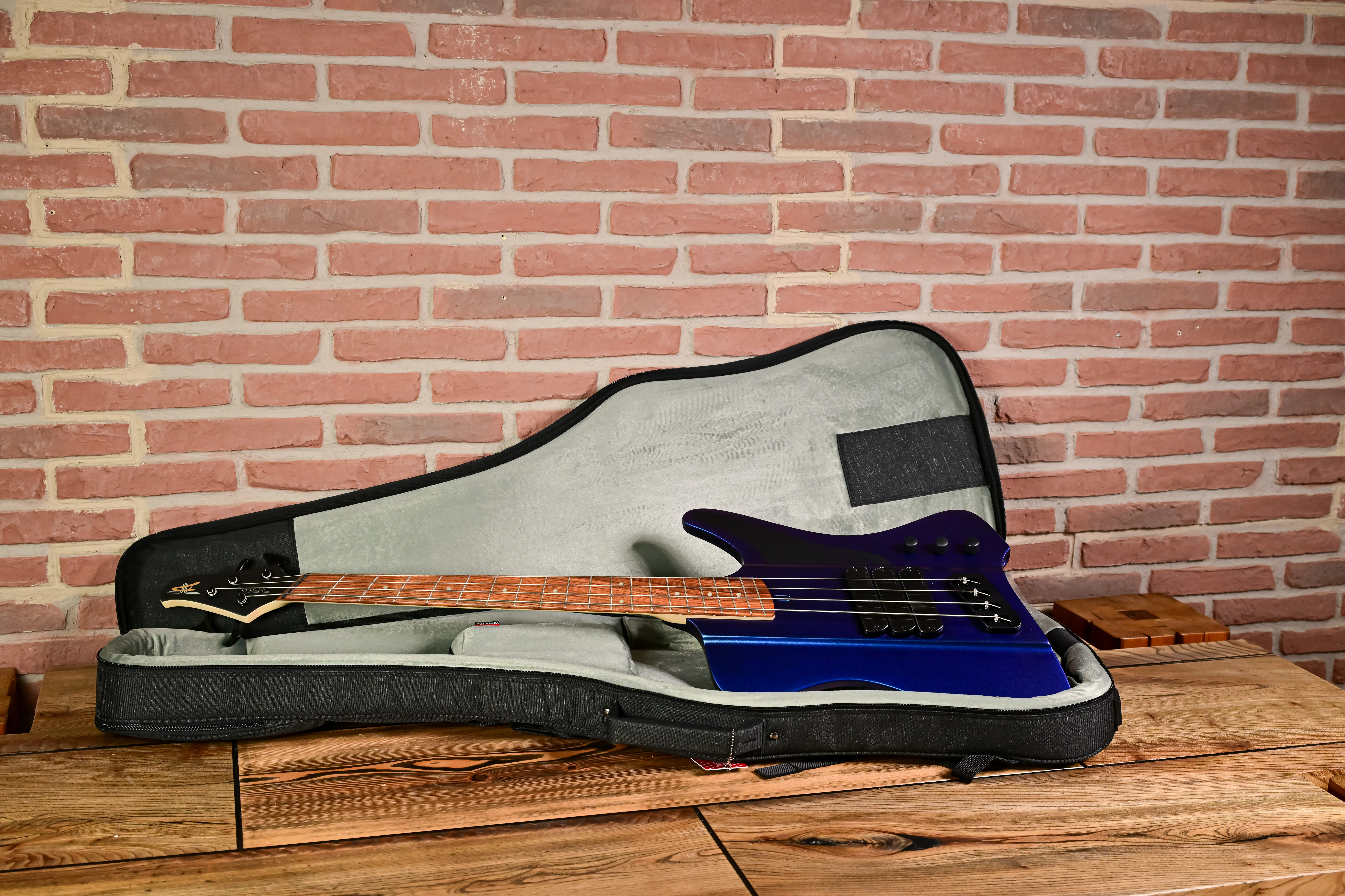 D-Roc 4 Bass Matte Blue to Purple Colorshift Multiscale