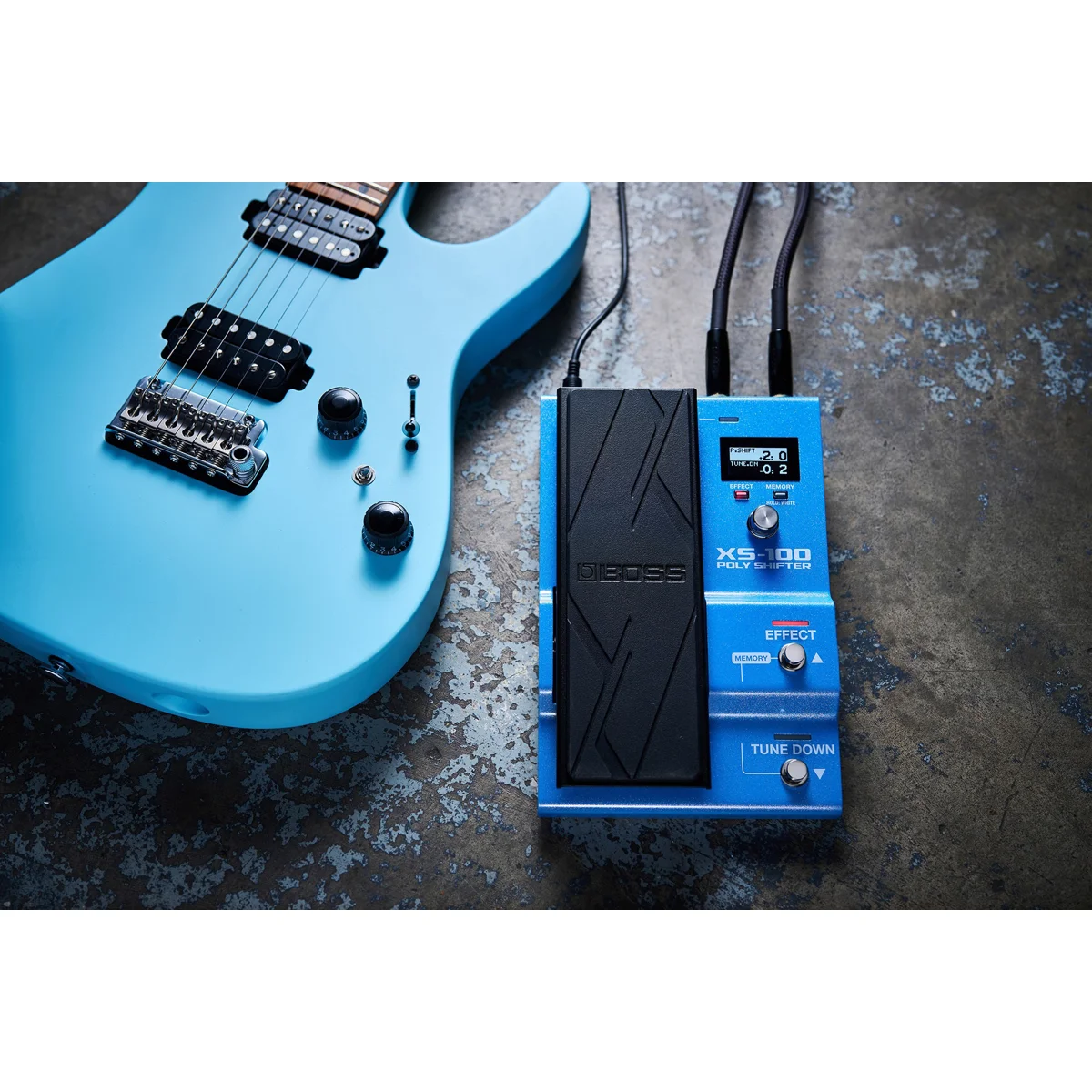 Boss XS-100 Pedal mit Gitarre im Studio – kreatives Sounddesign