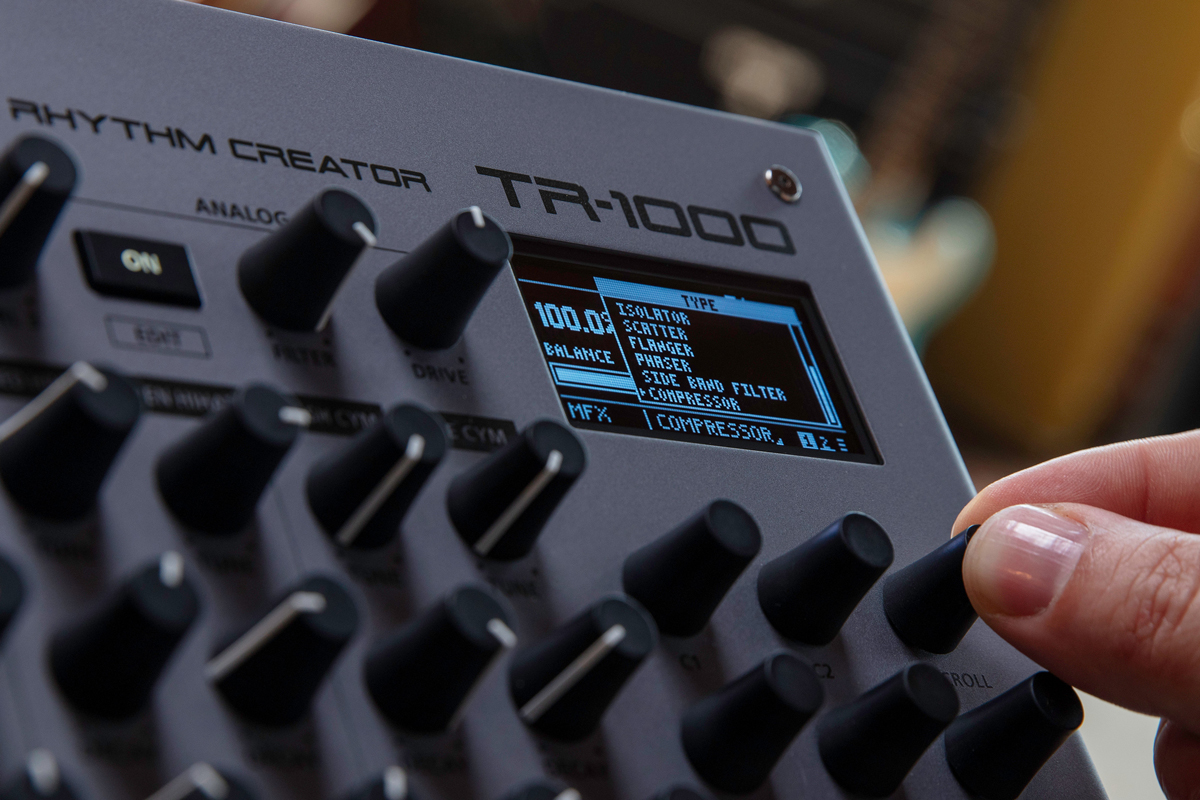 Roland TR-1000 Bedienfeld mit Tasten und Reglern