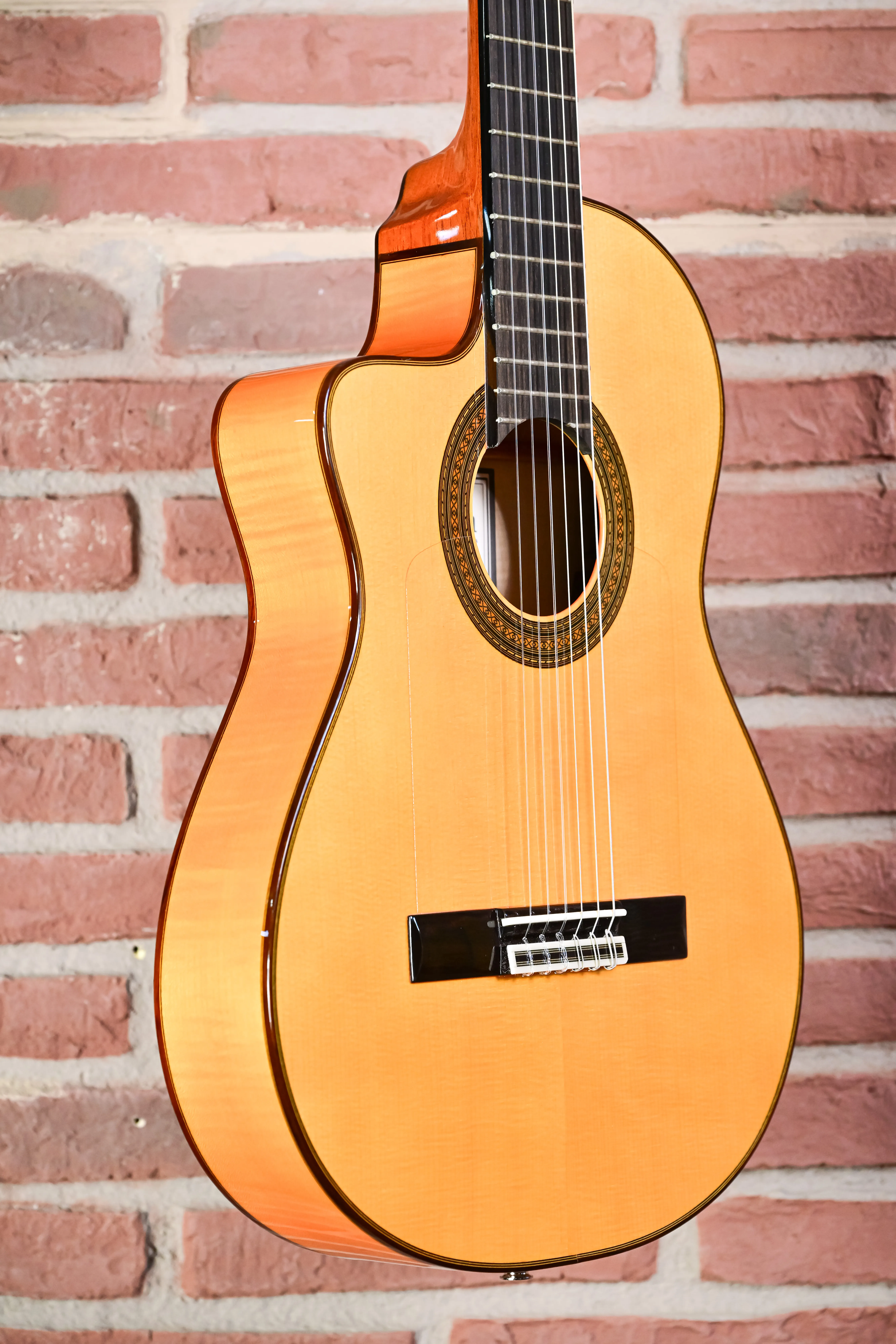 Espana 55FCE Lefty Thinbody Konzertgitarre Honey Amber (B-Stock)