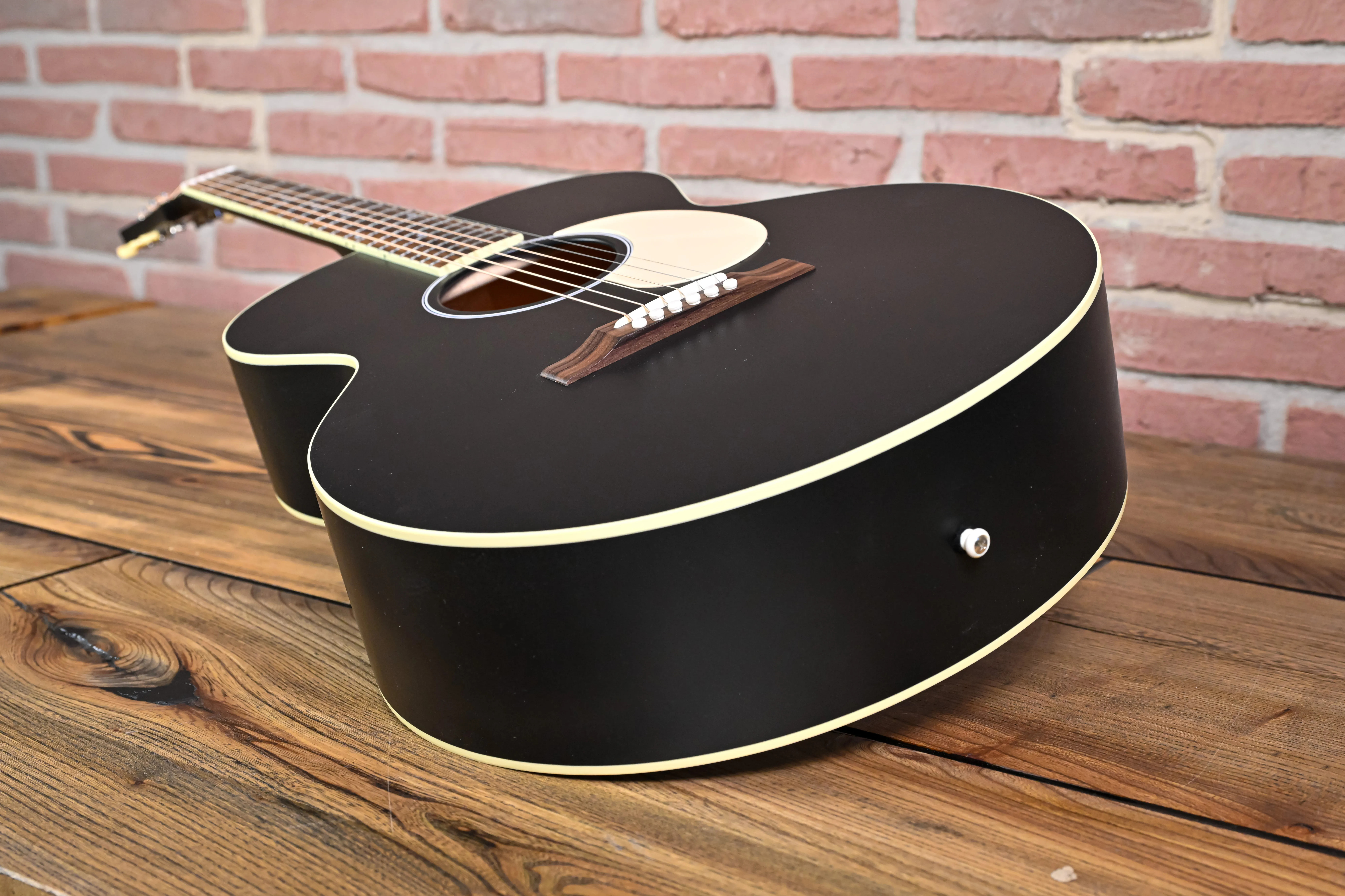 J-185 Century 12-Fret Ebony Westerngitarre