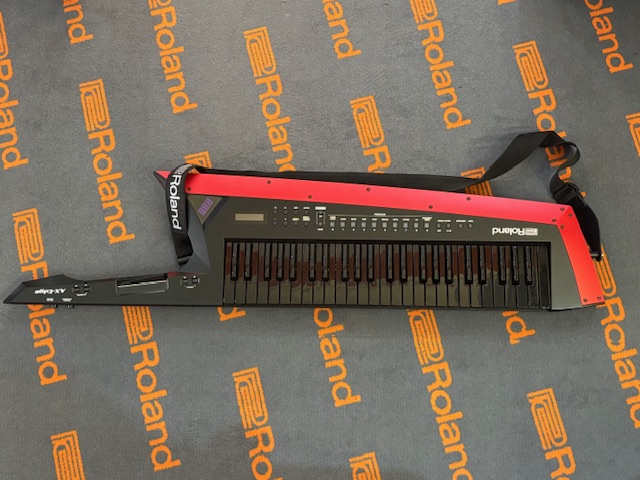 AX Edge Keytar in  schwarz-rot (gebraucht)