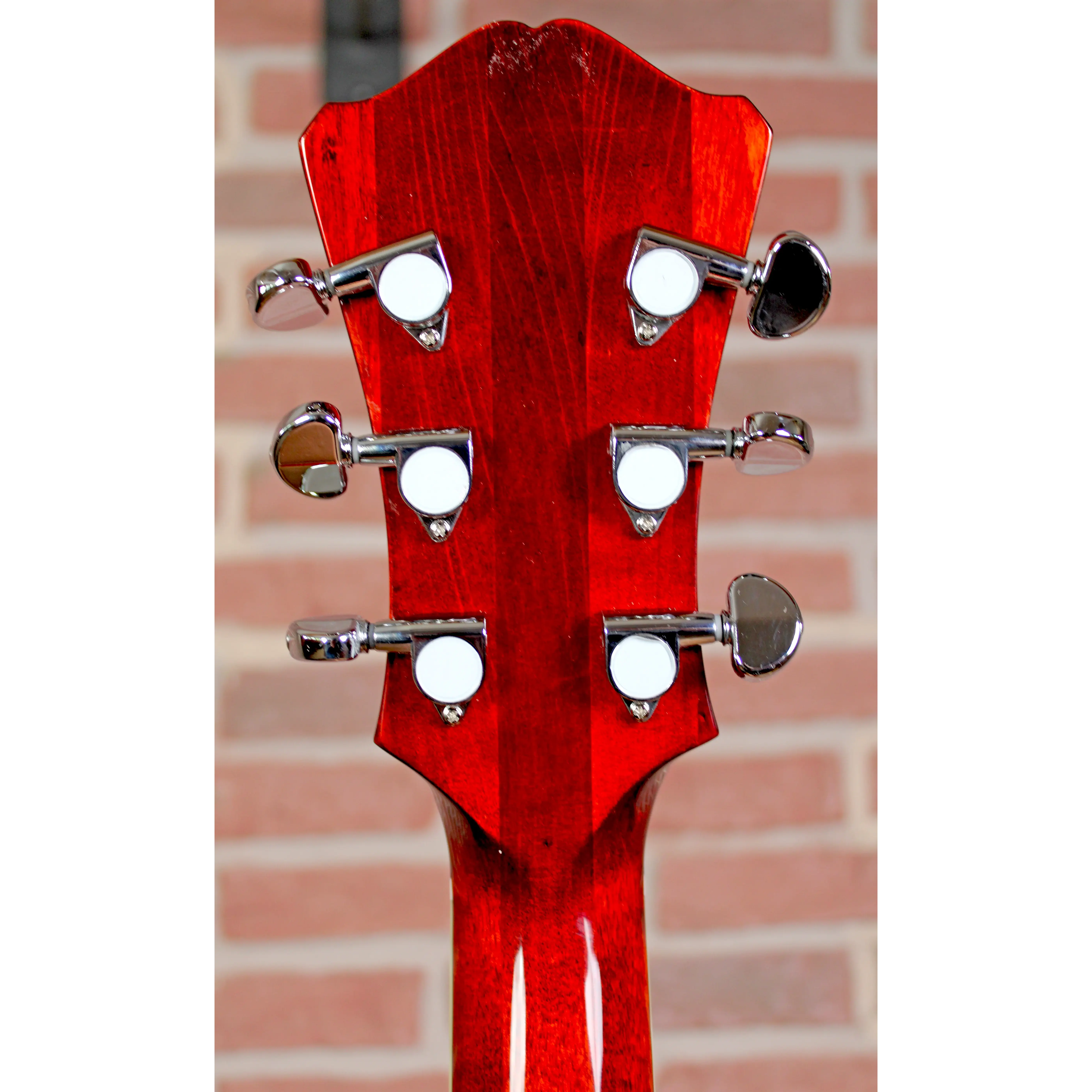 Eastman AR503CE – hochwertige Nickel-Hardware und Pingwell-Mechaniken