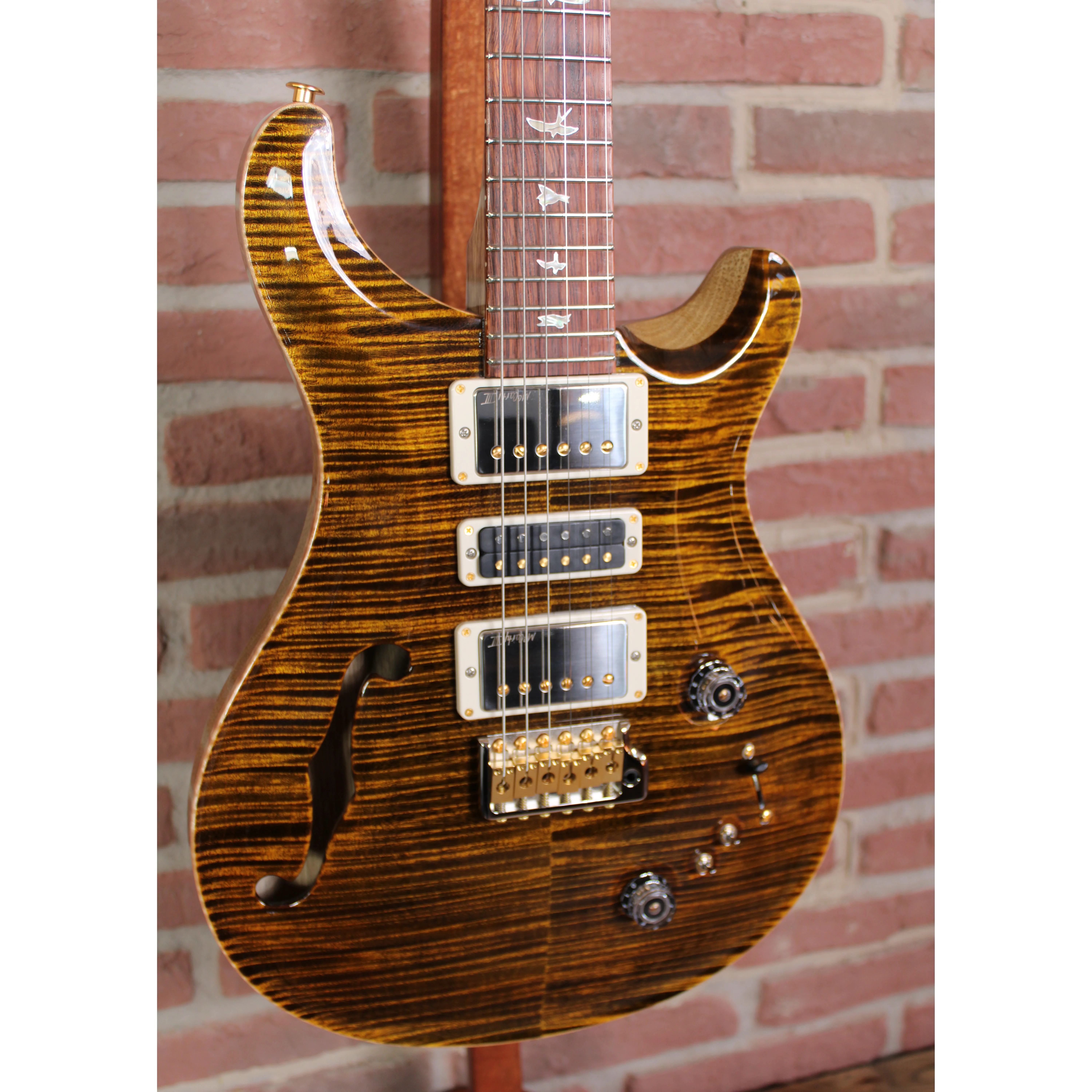 PRS 40th Anniversary Special Semi-Hollow Ltd Yellow Tiger Tremolo Brücke Nahaufnahme