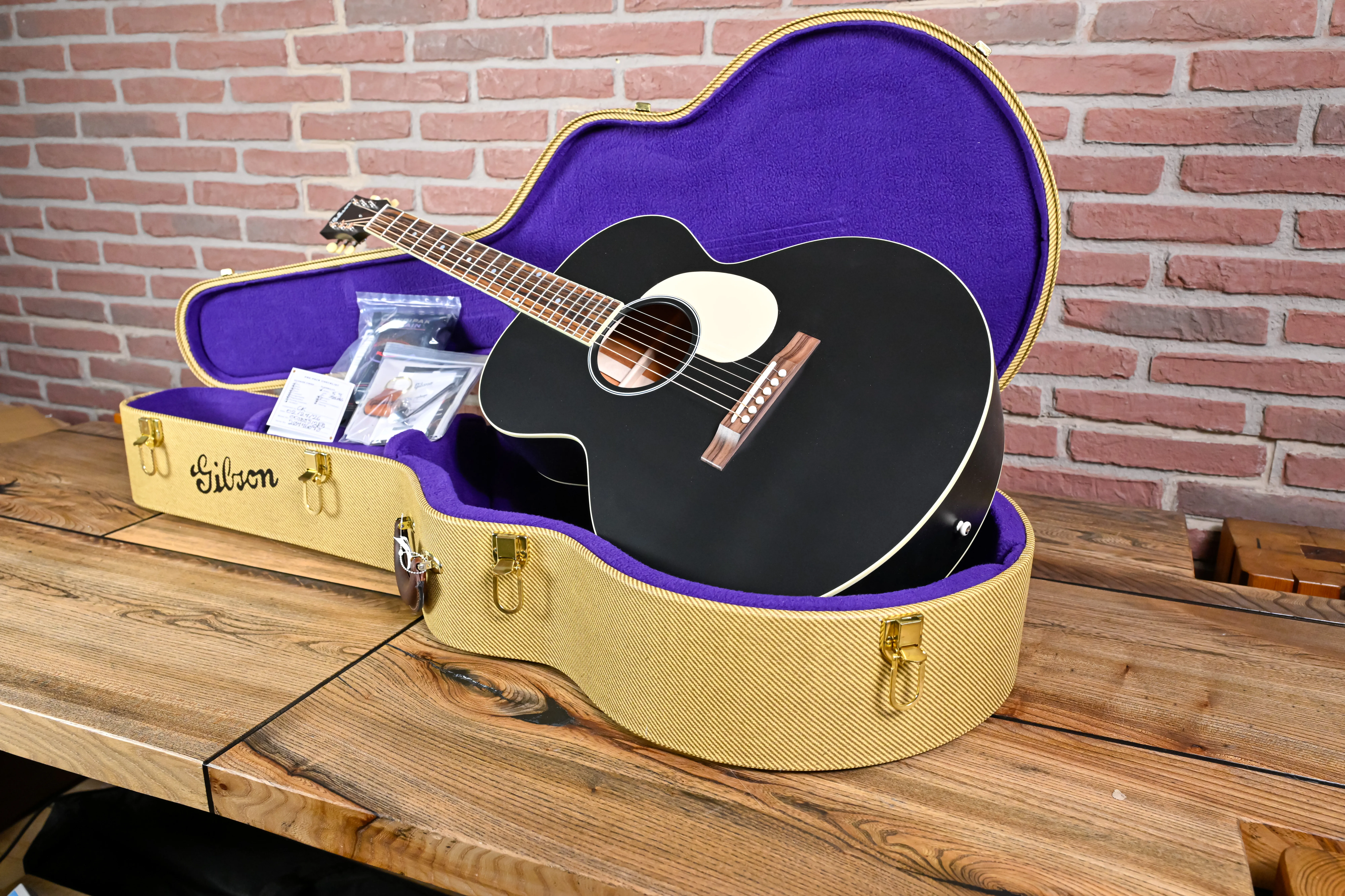 J-185 Century 12-Fret Ebony Westerngitarre